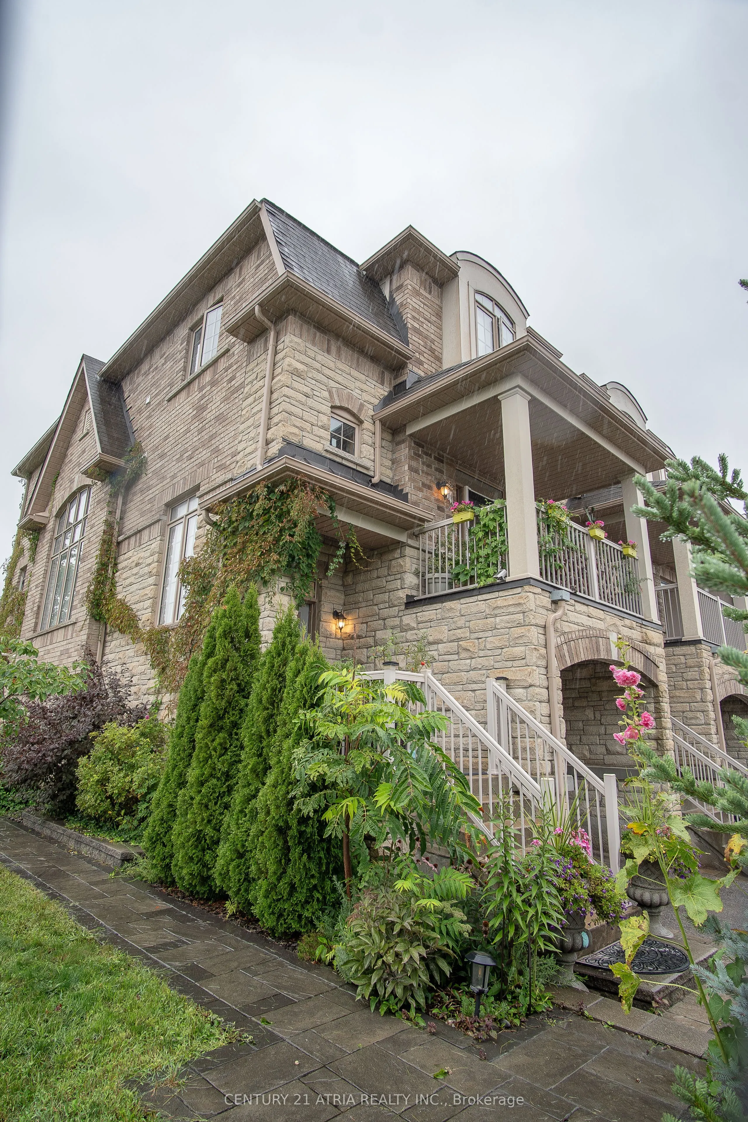 10951 Woodbine Avenue