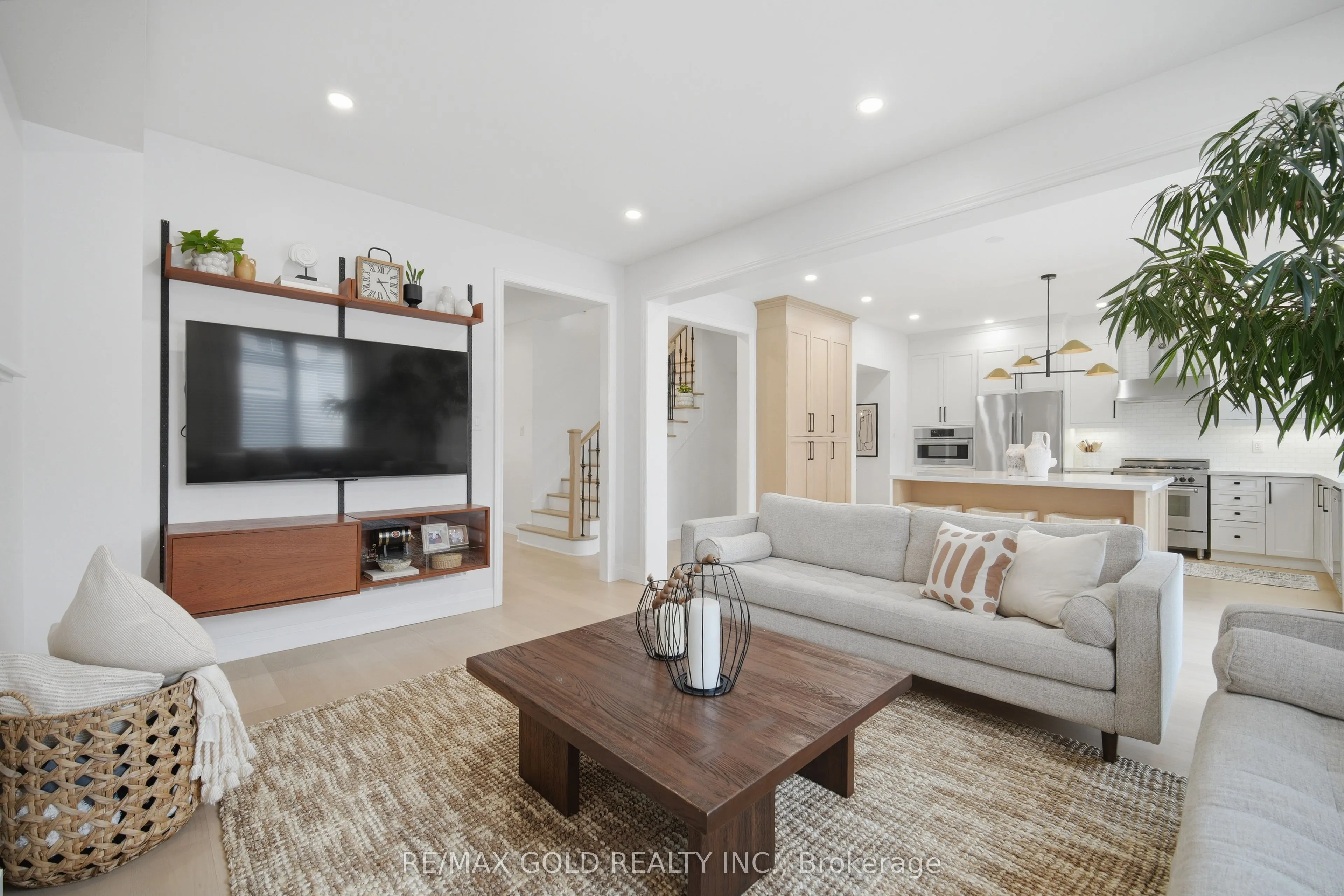 24 Gunning Crescent E