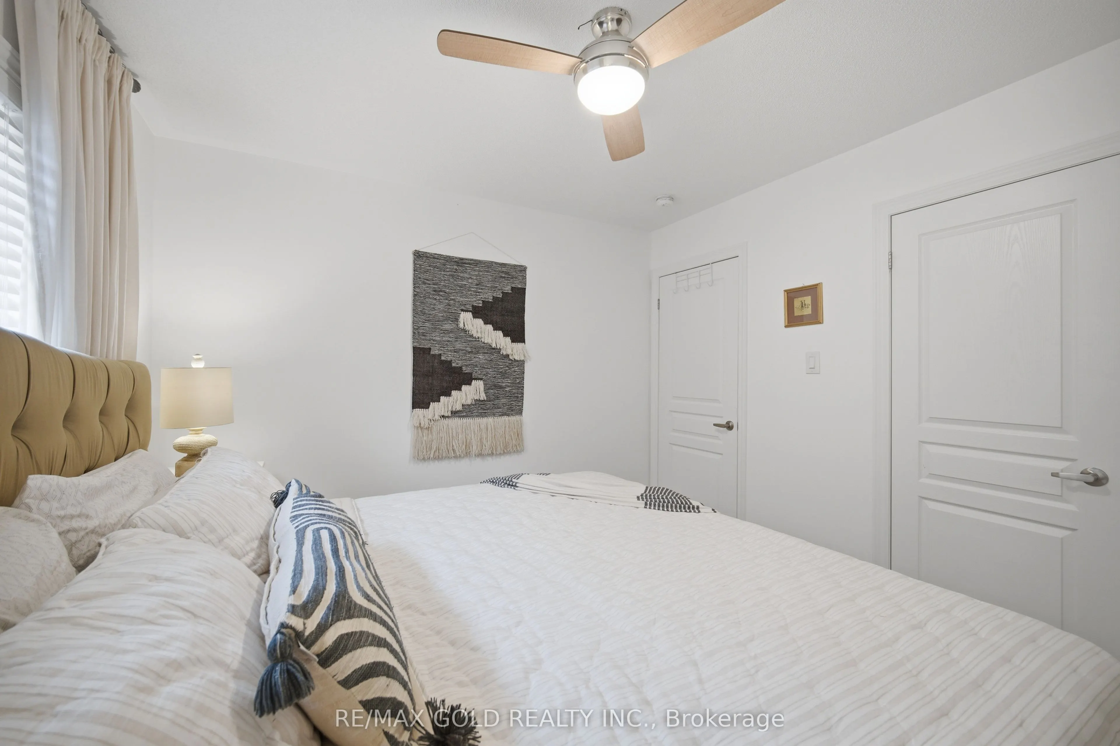 24 Gunning Crescent E