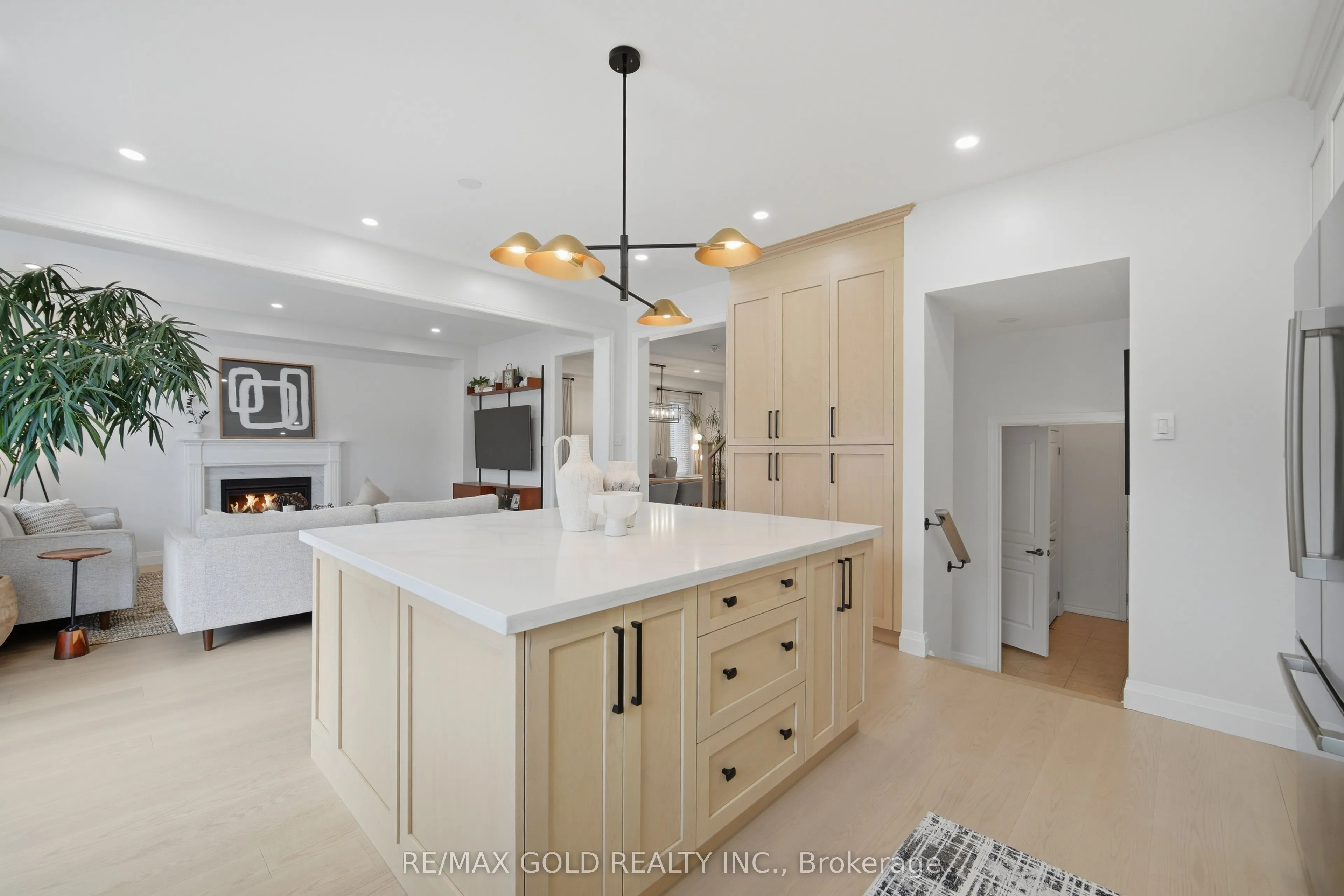 24 Gunning Crescent E