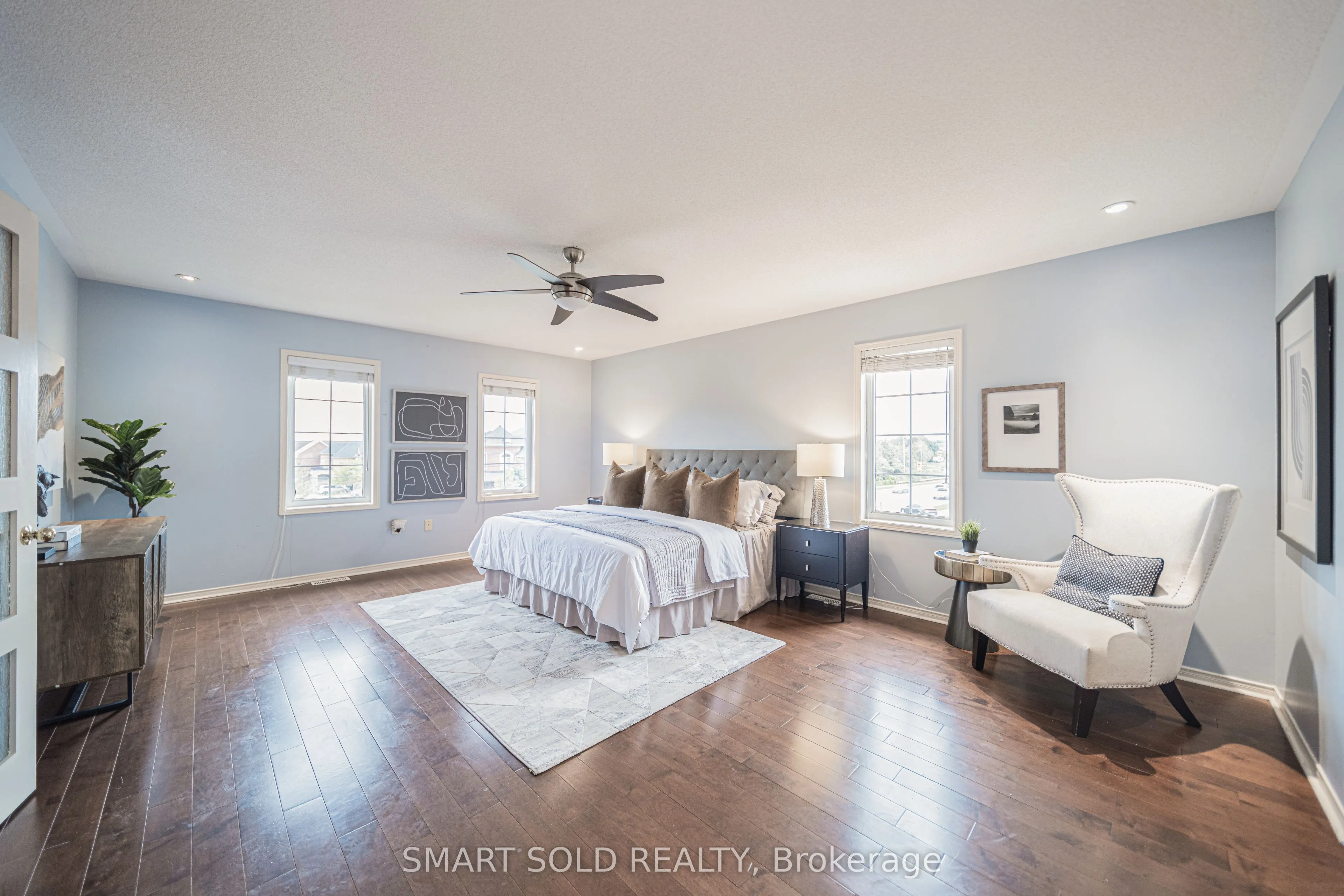 16 Courtney Crescent