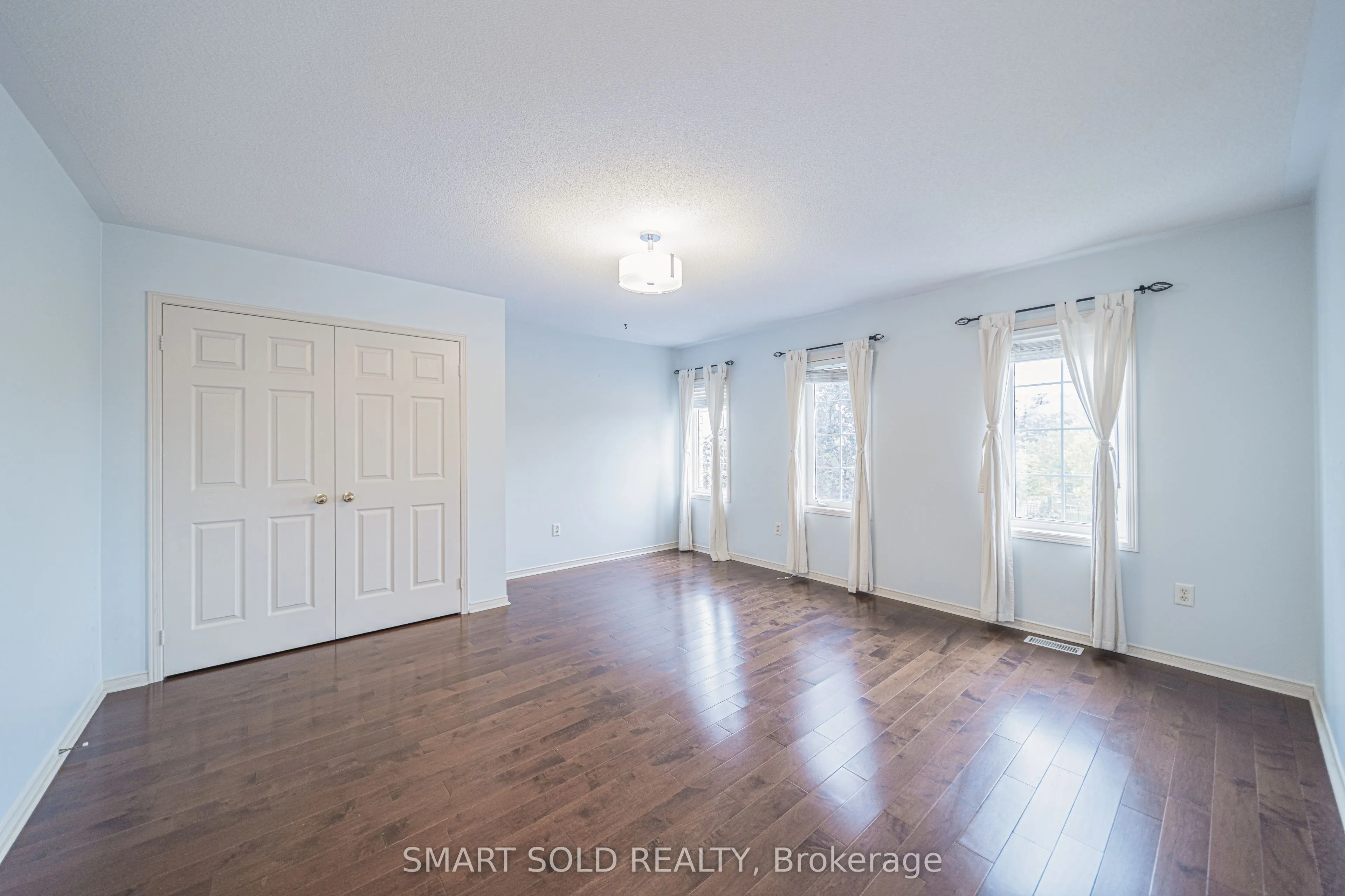 16 Courtney Crescent
