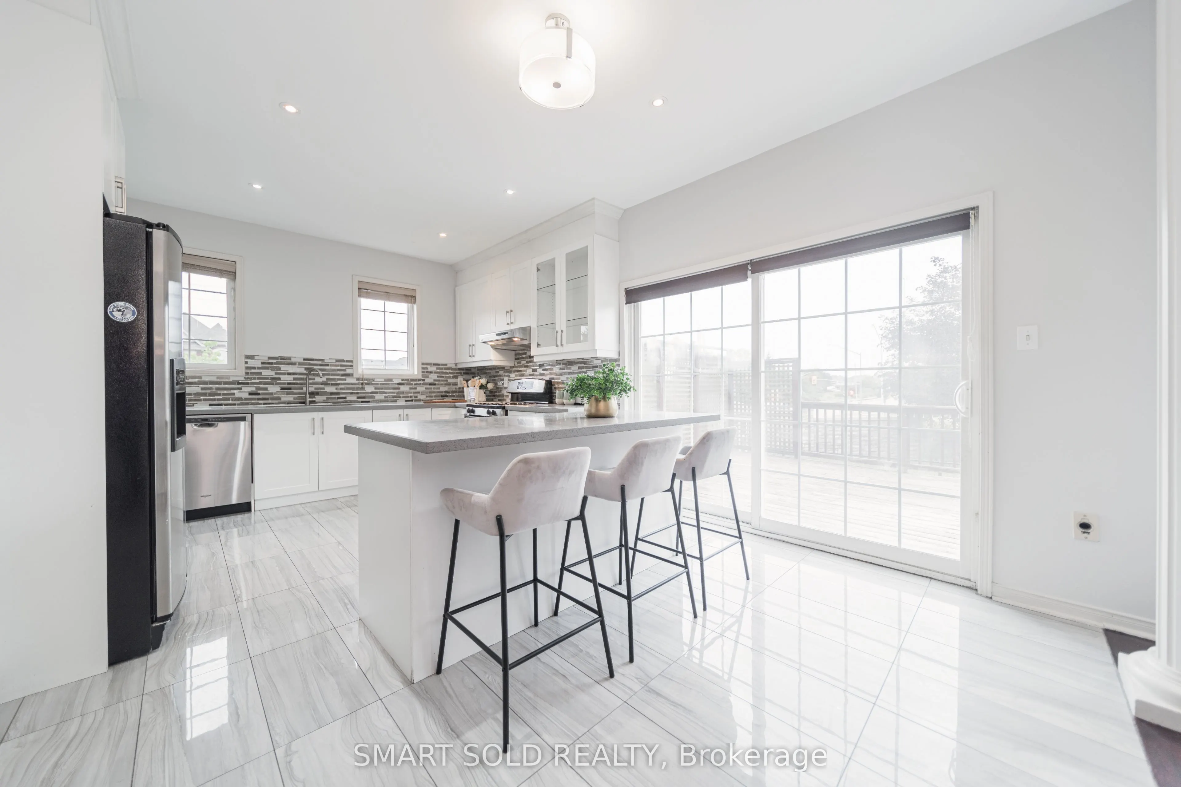 16 Courtney Crescent