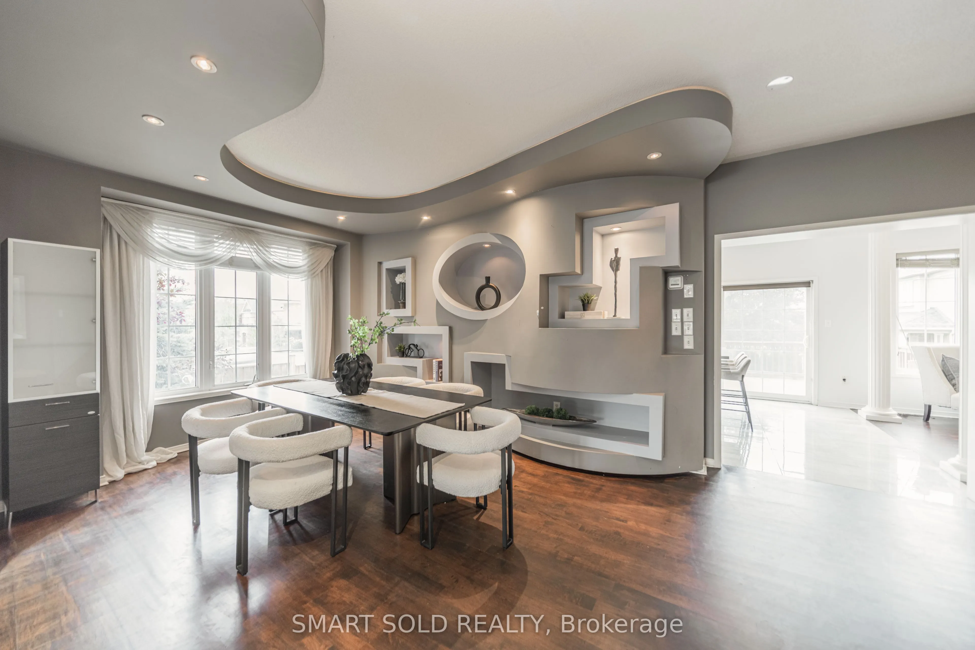 16 Courtney Crescent