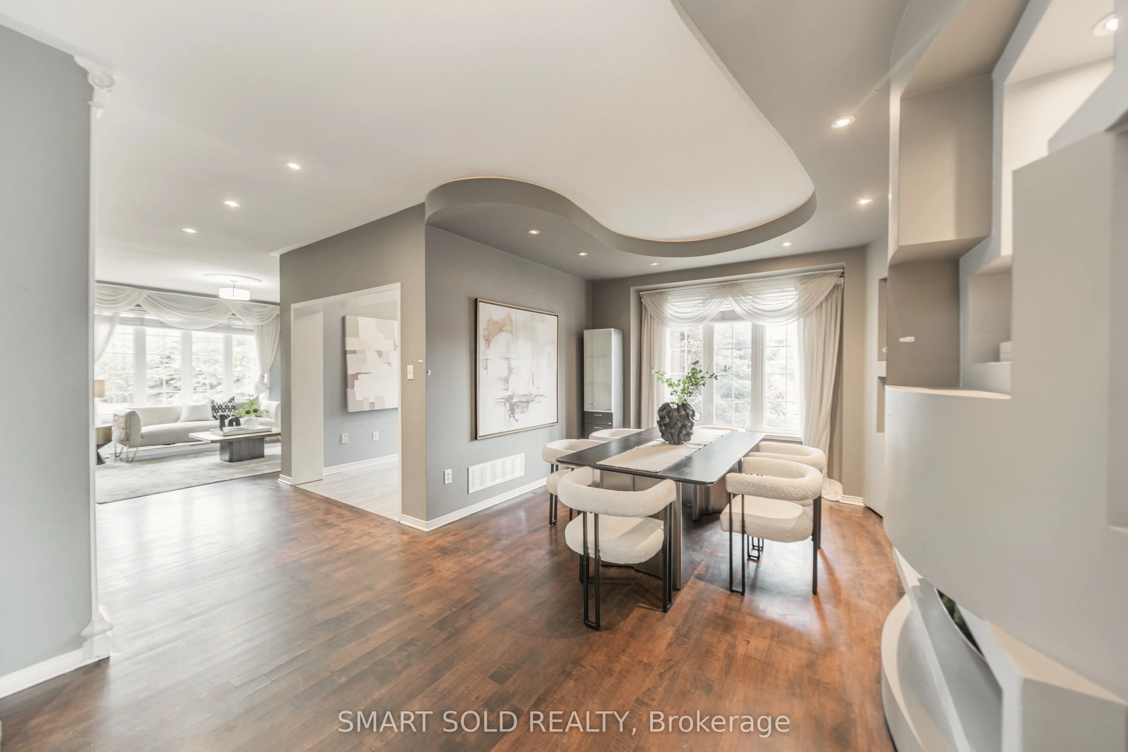 16 Courtney Crescent