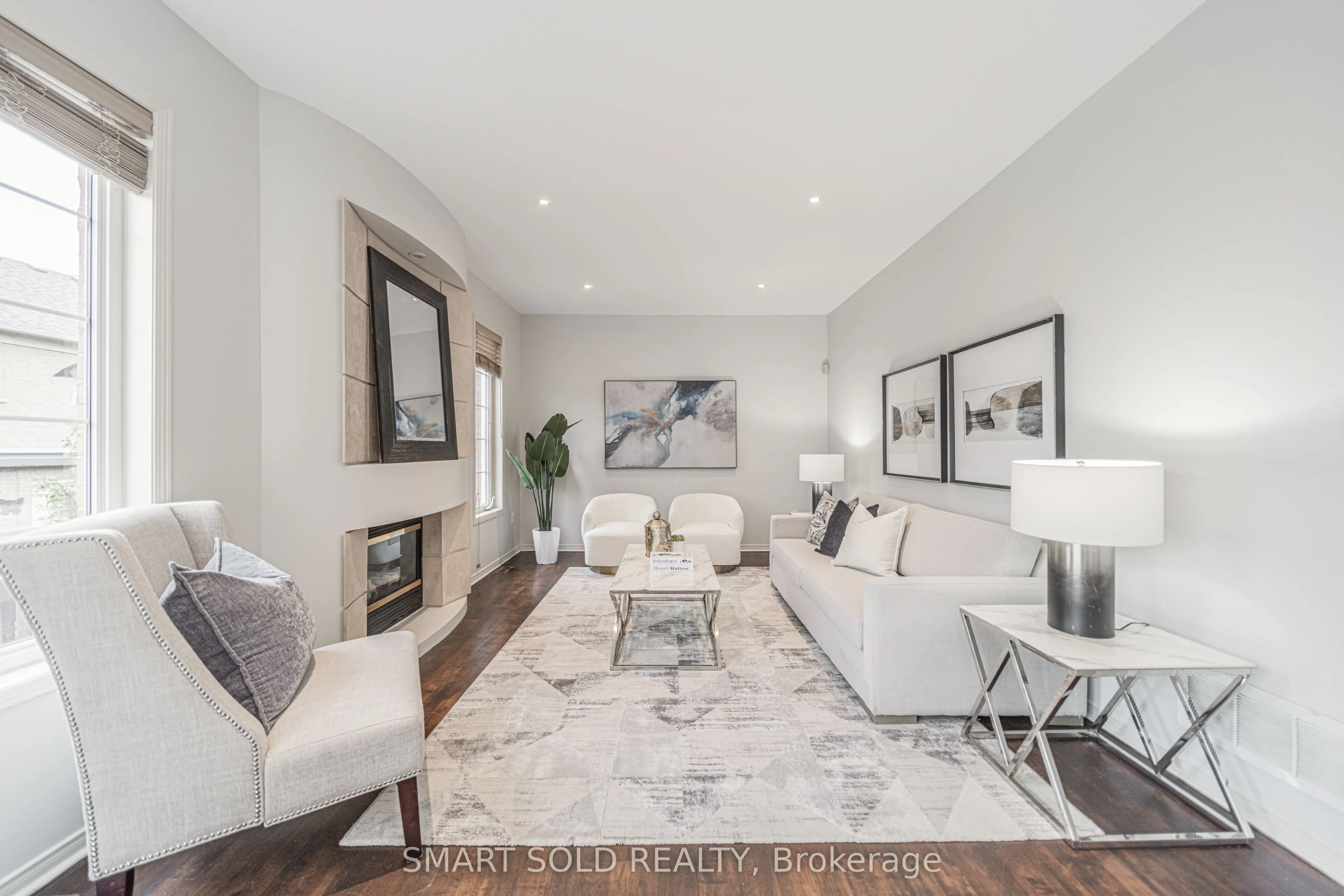 16 Courtney Crescent