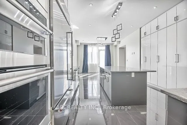 79 Baldry Avenue