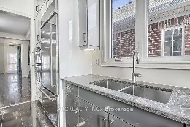 79 Baldry Avenue