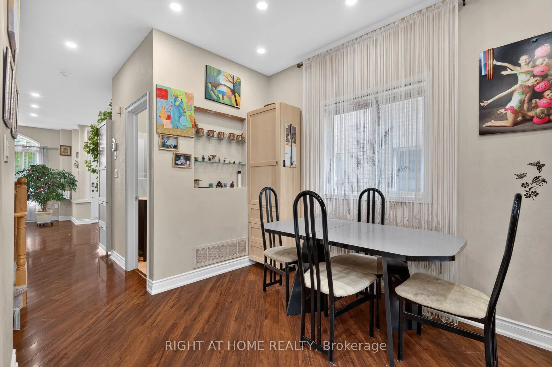 4 Forest Run Boulevard