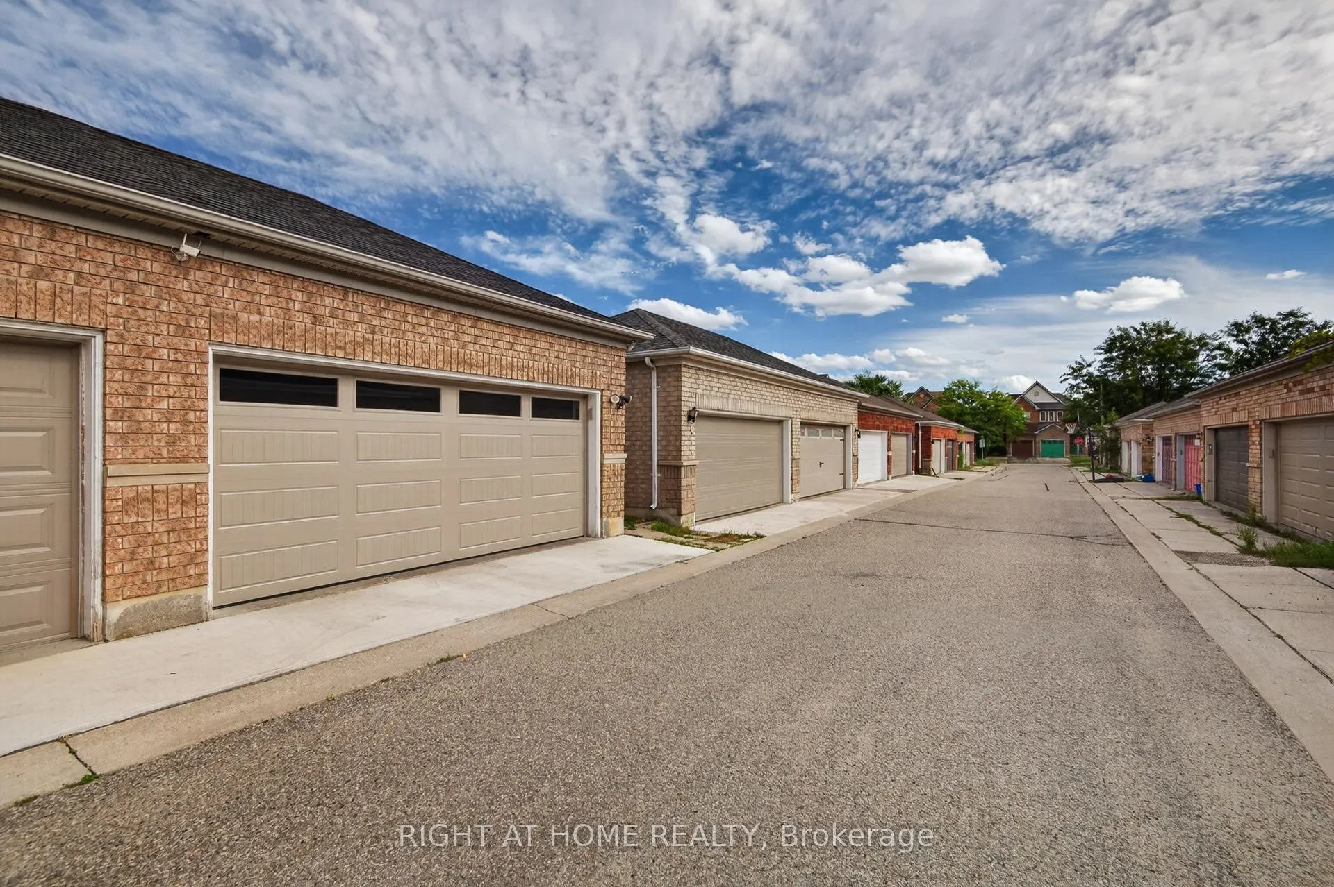 4 Forest Run Boulevard