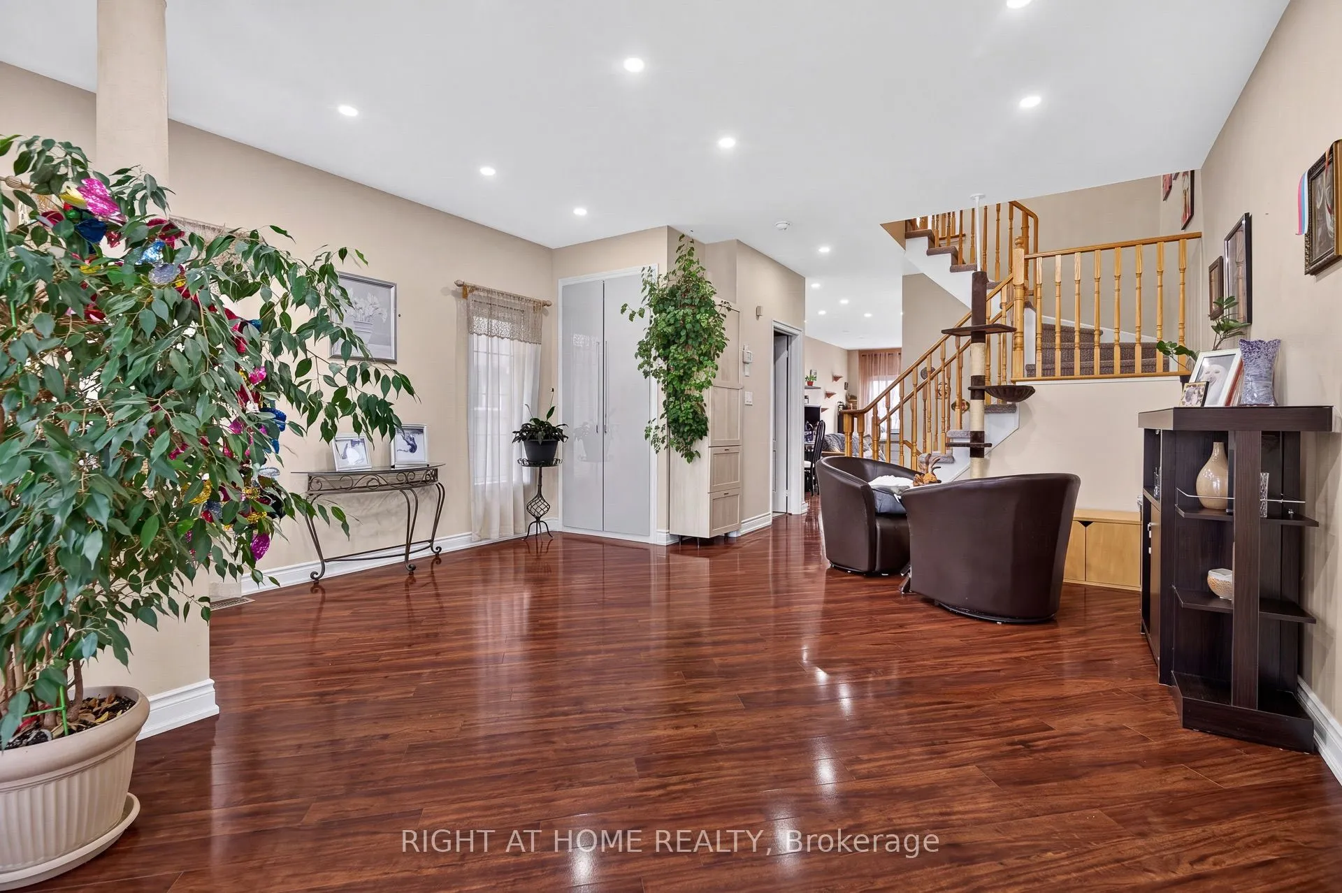 4 Forest Run Boulevard