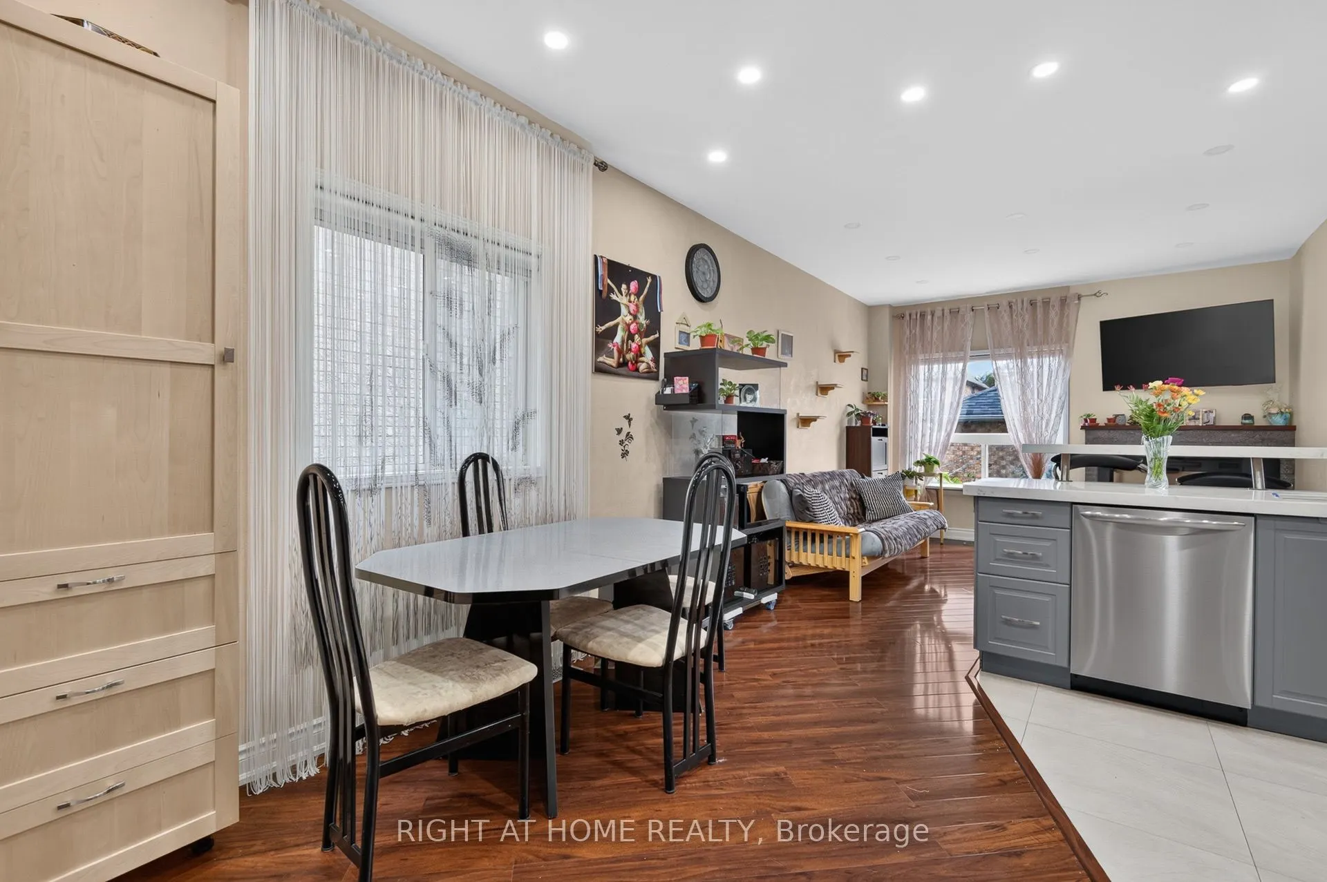 4 Forest Run Boulevard