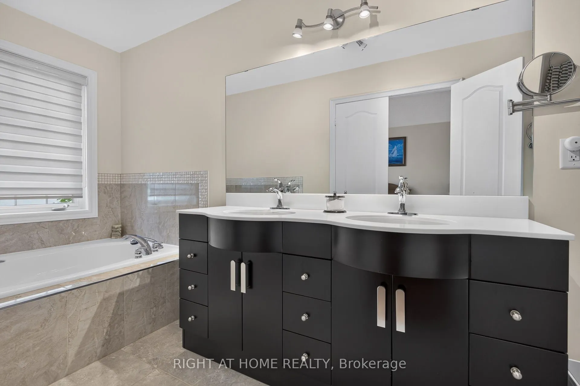 4 Forest Run Boulevard