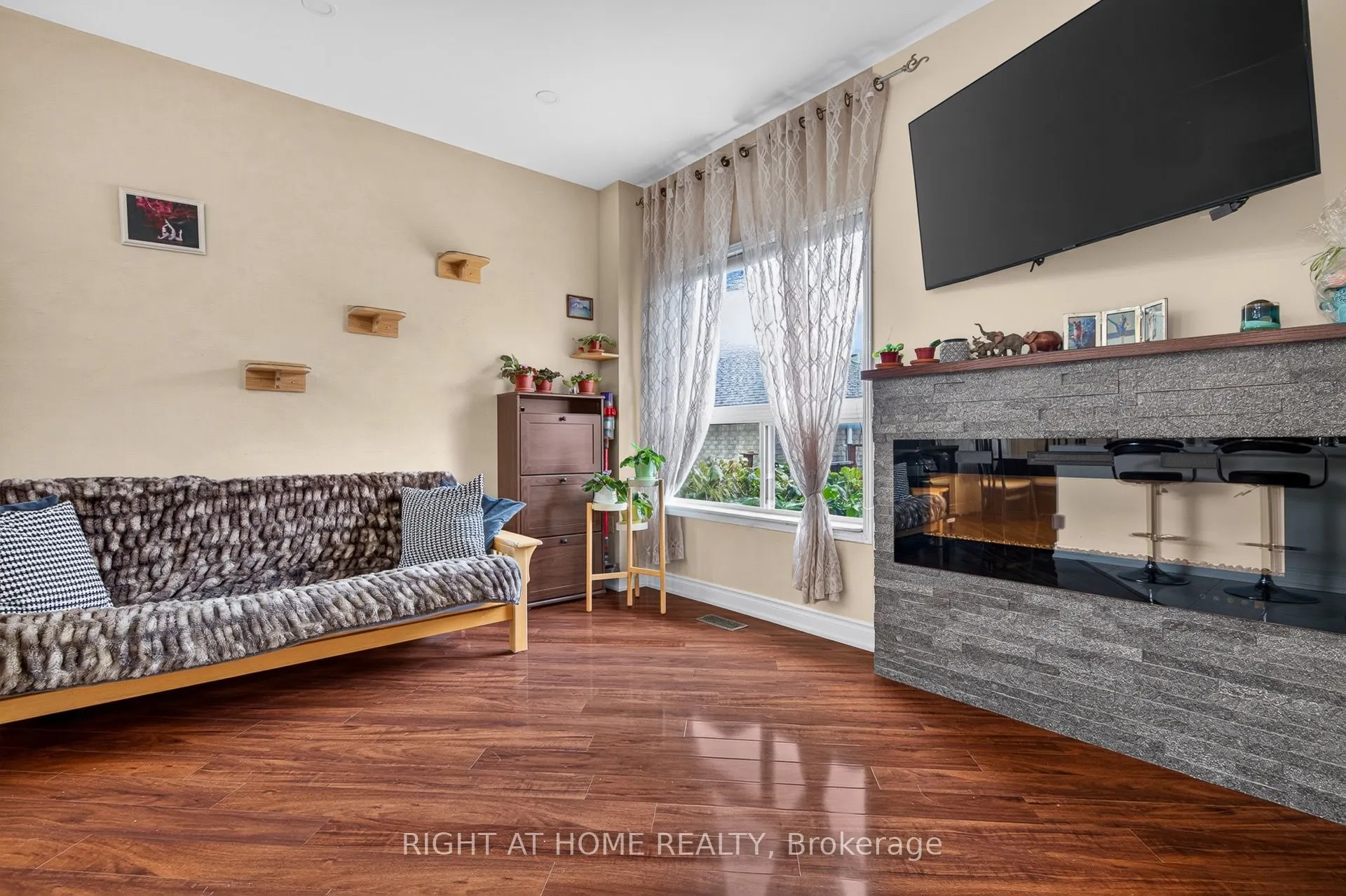 4 Forest Run Boulevard