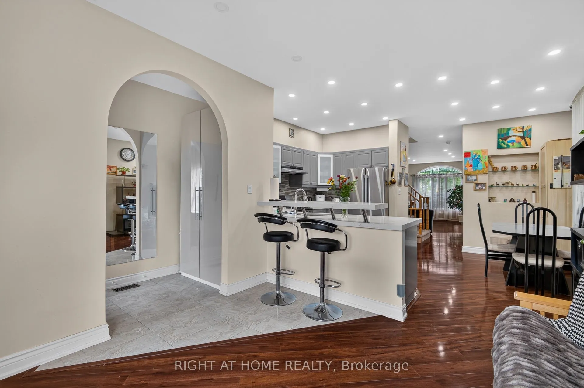 4 Forest Run Boulevard