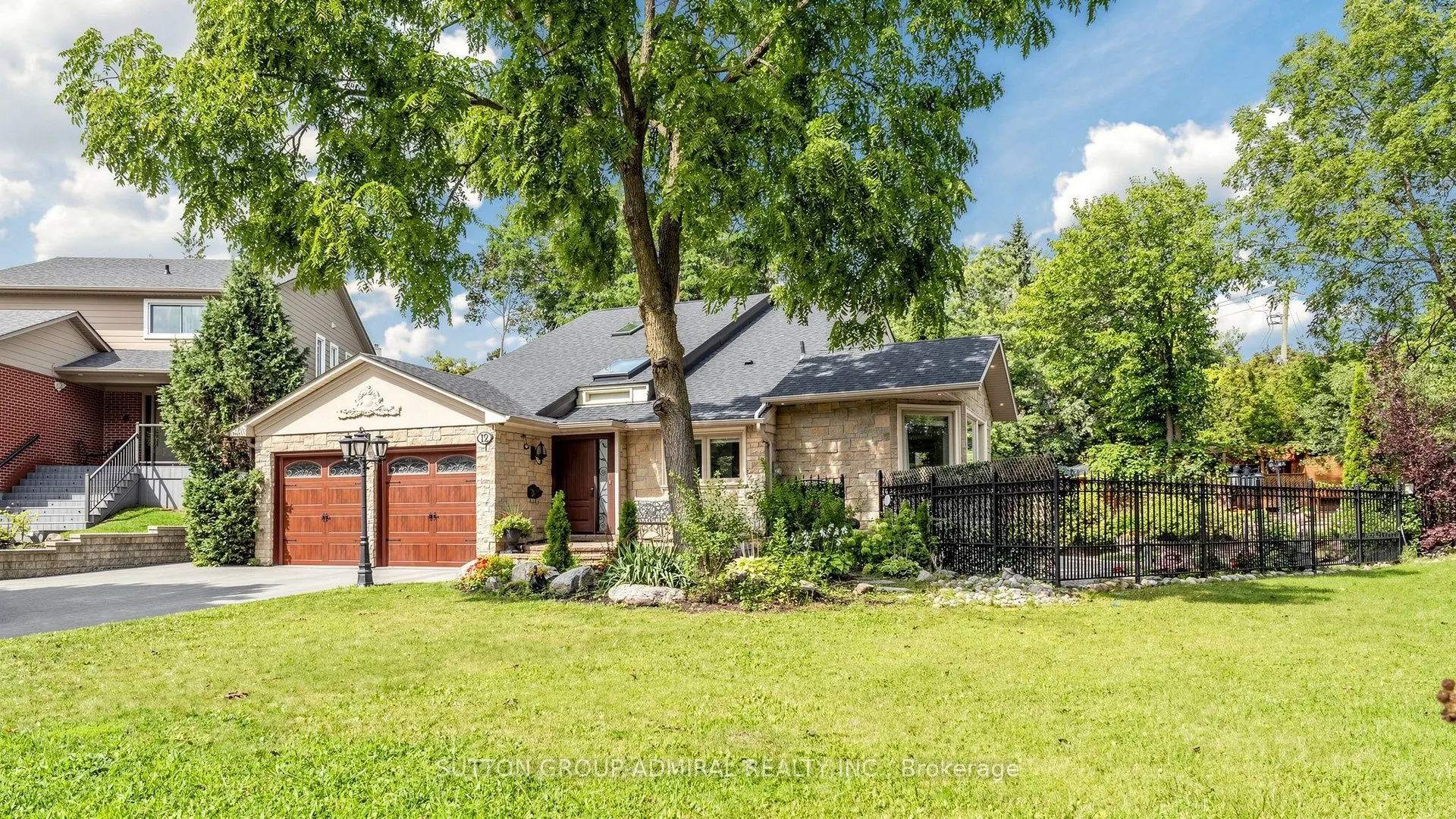 12 Saunders Lane