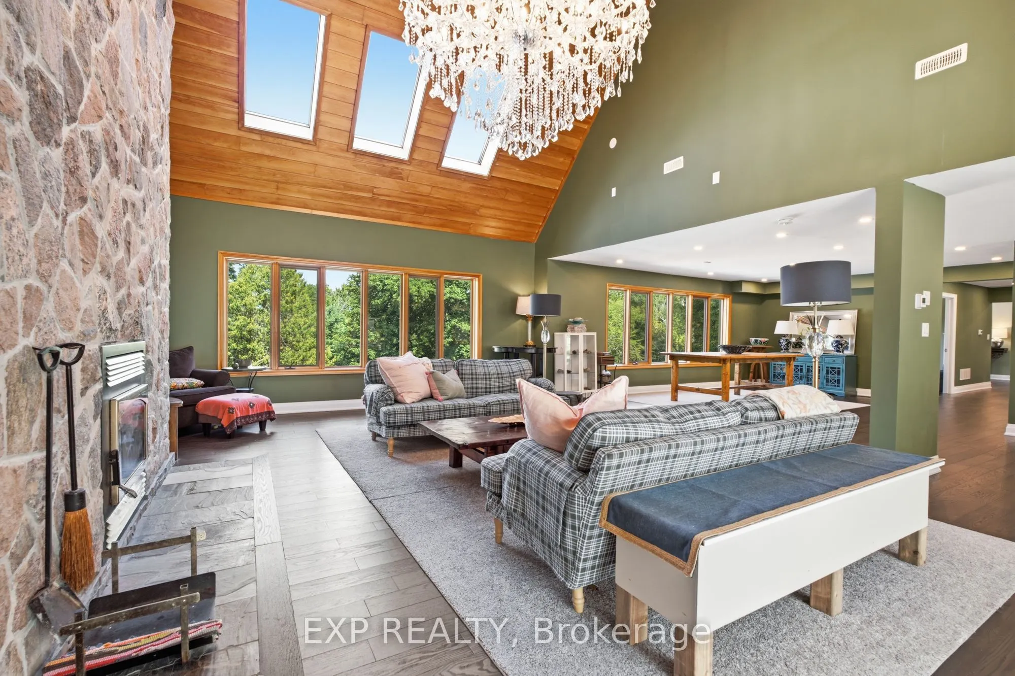 1785 Davis Drive W