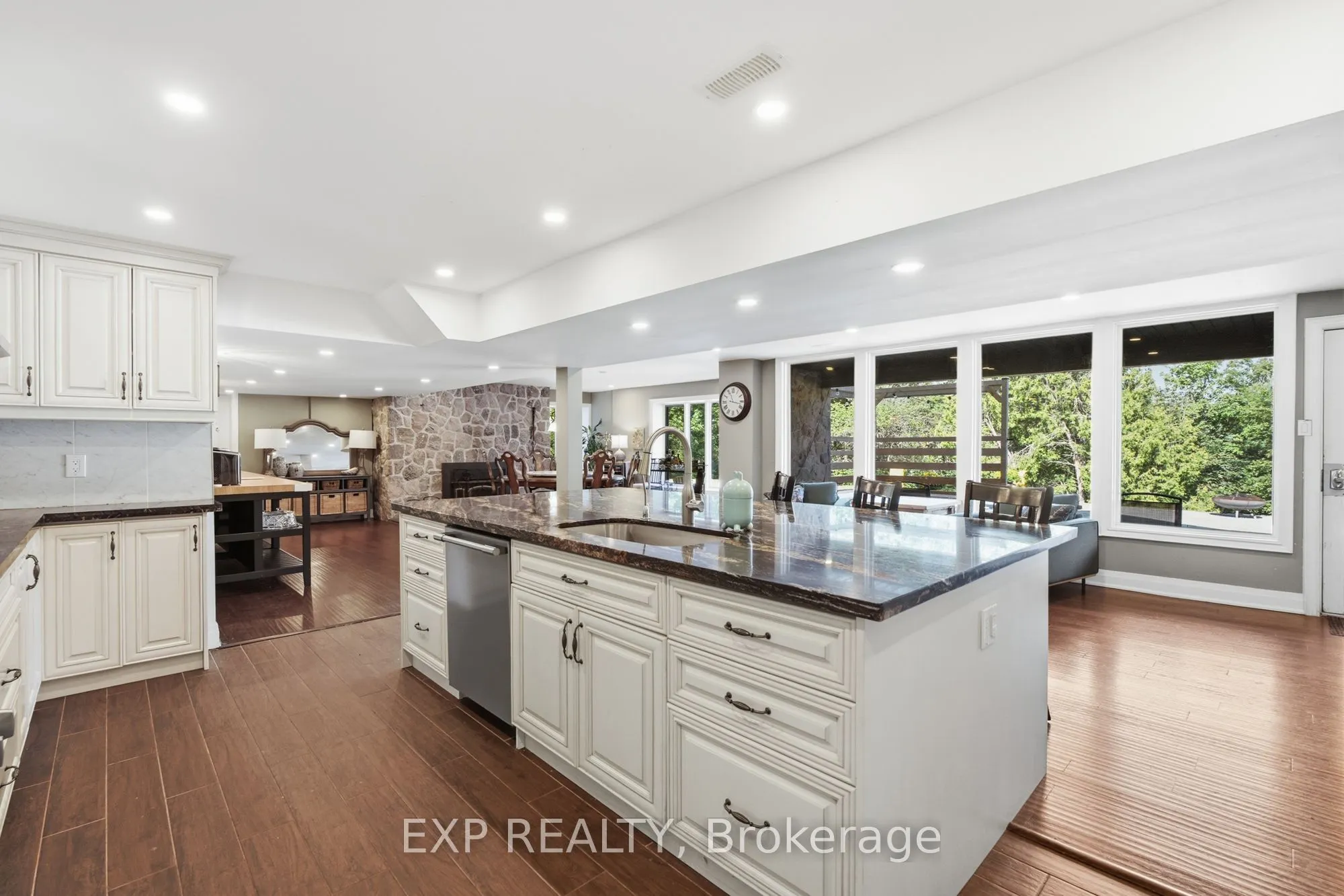 1785 Davis Drive W