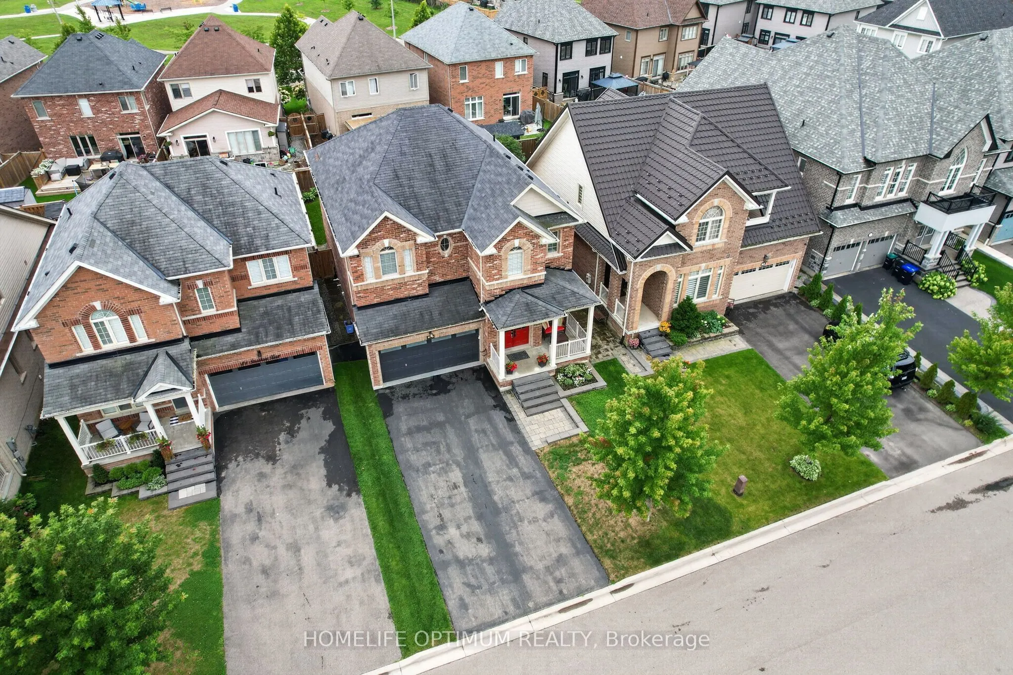 83 Strachan Trail