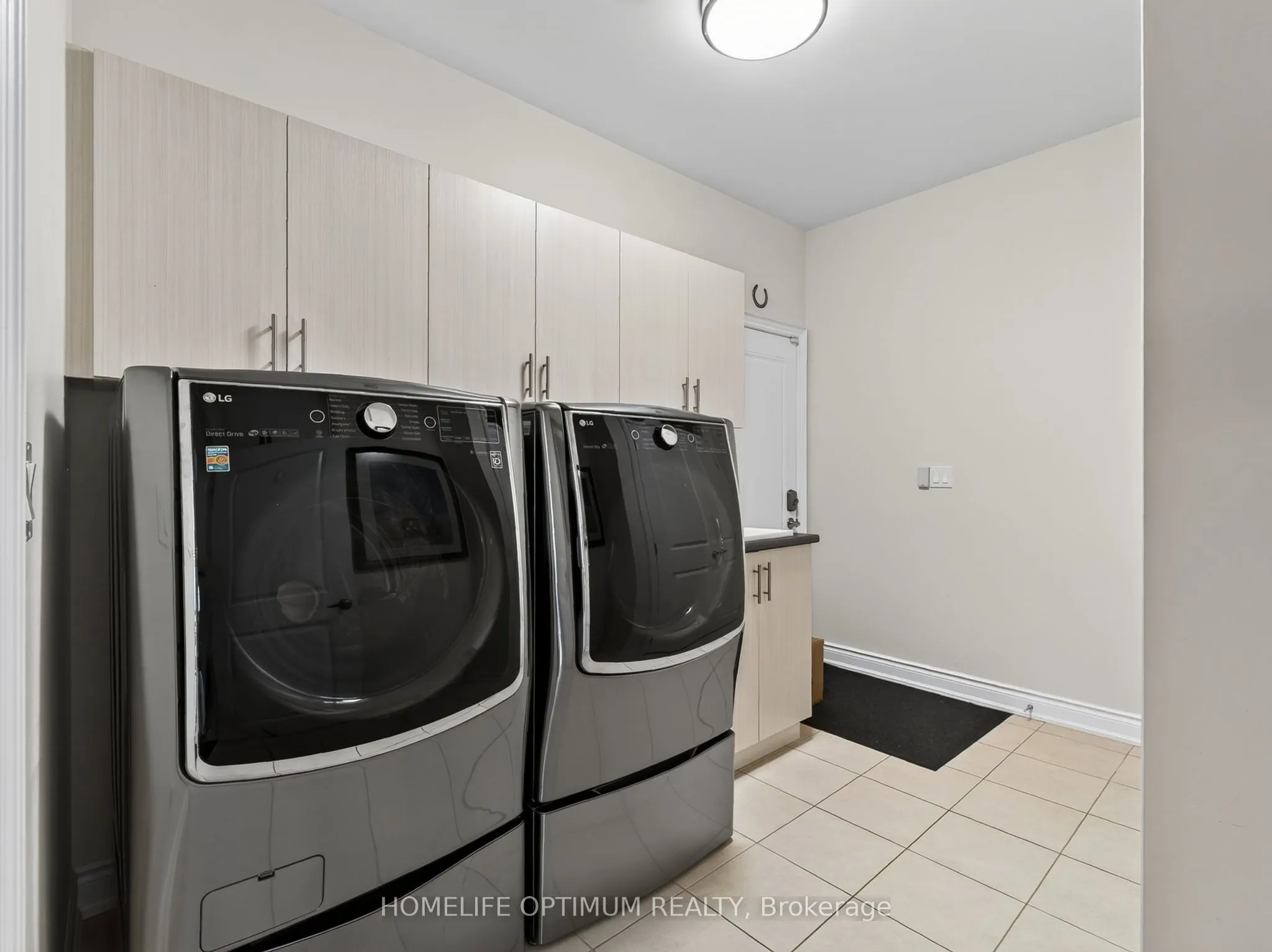 83 Strachan Trail