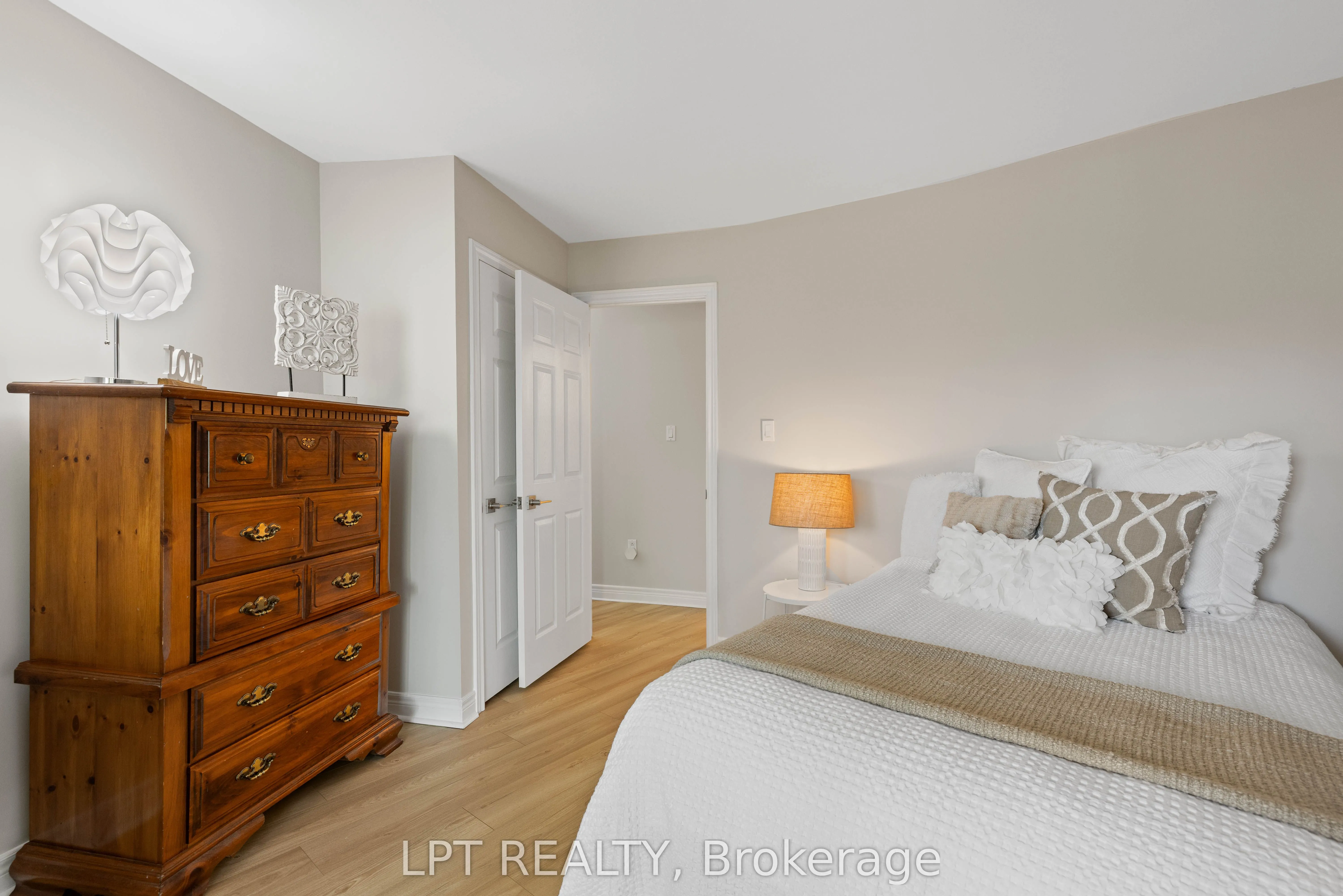 204 The Queensway S