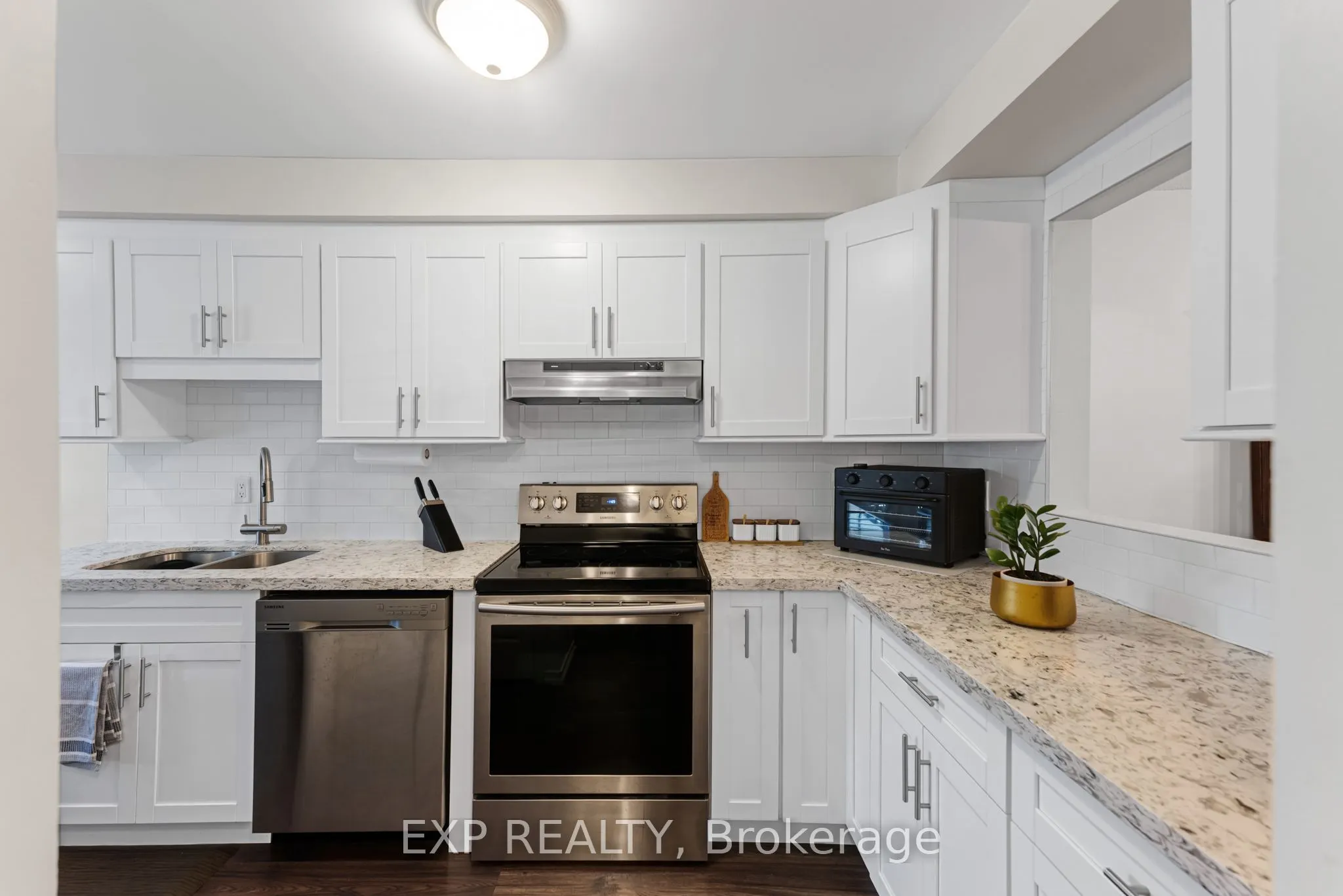 115 Main Street S #28