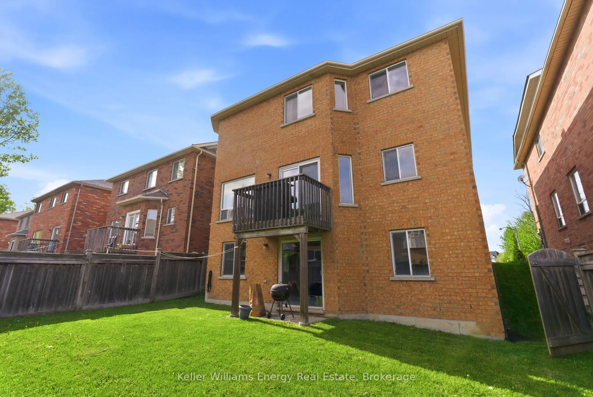 338 Dowson Loop