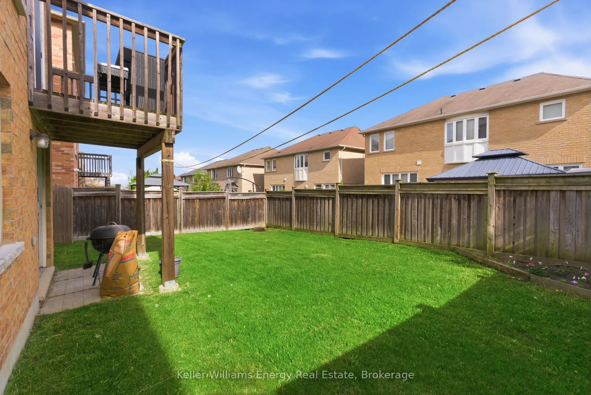 338 Dowson Loop