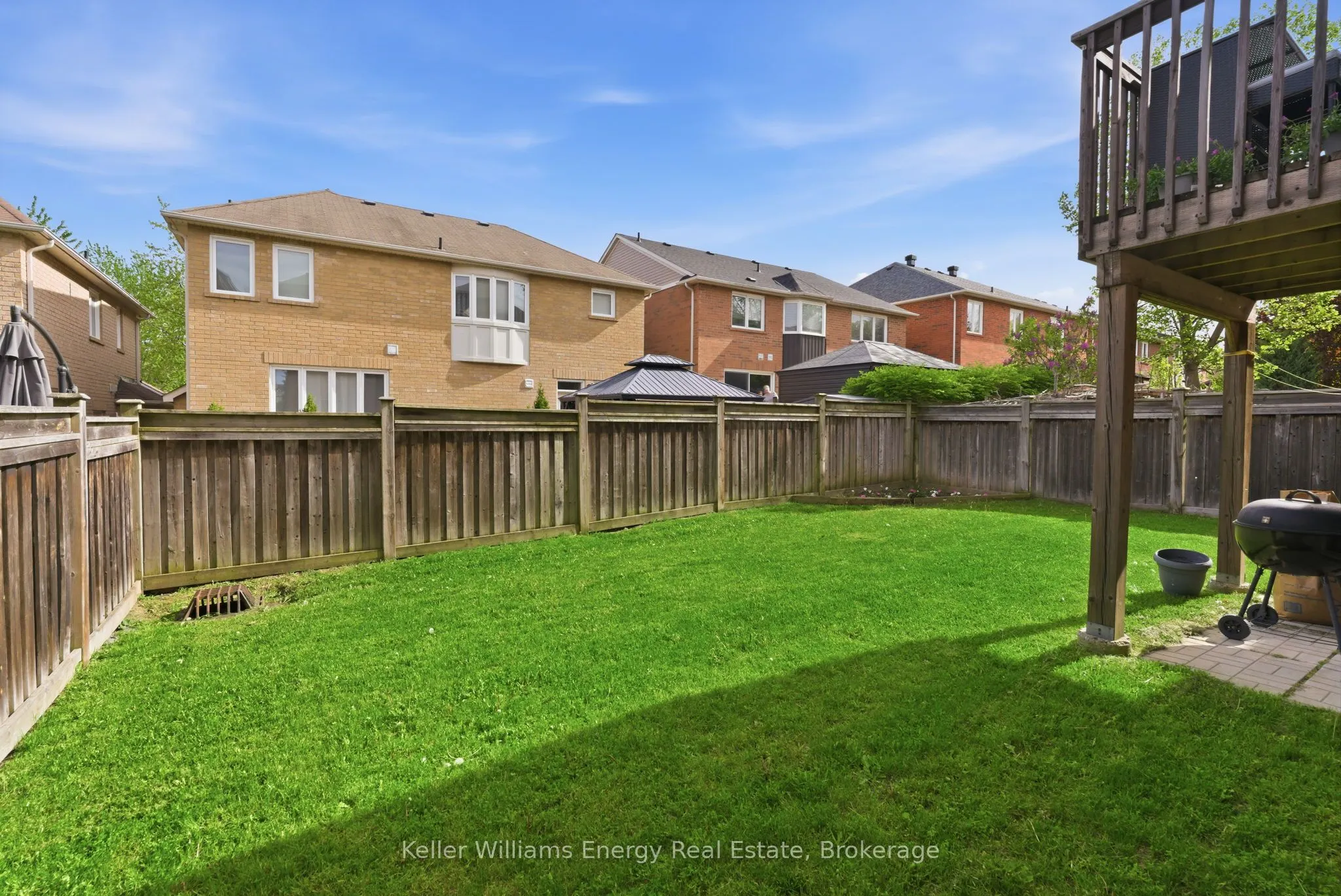 338 Dowson Loop