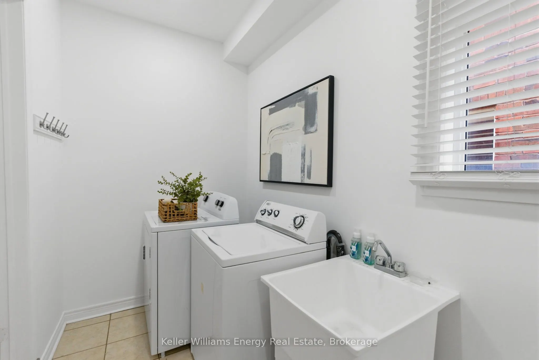 338 Dowson Loop