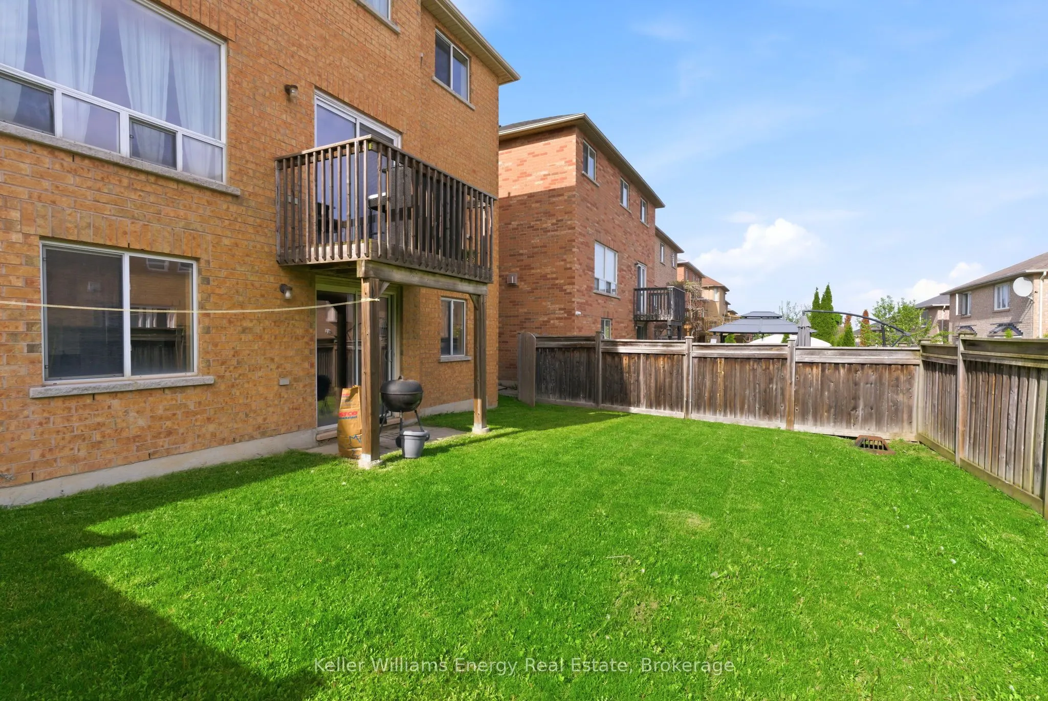 338 Dowson Loop