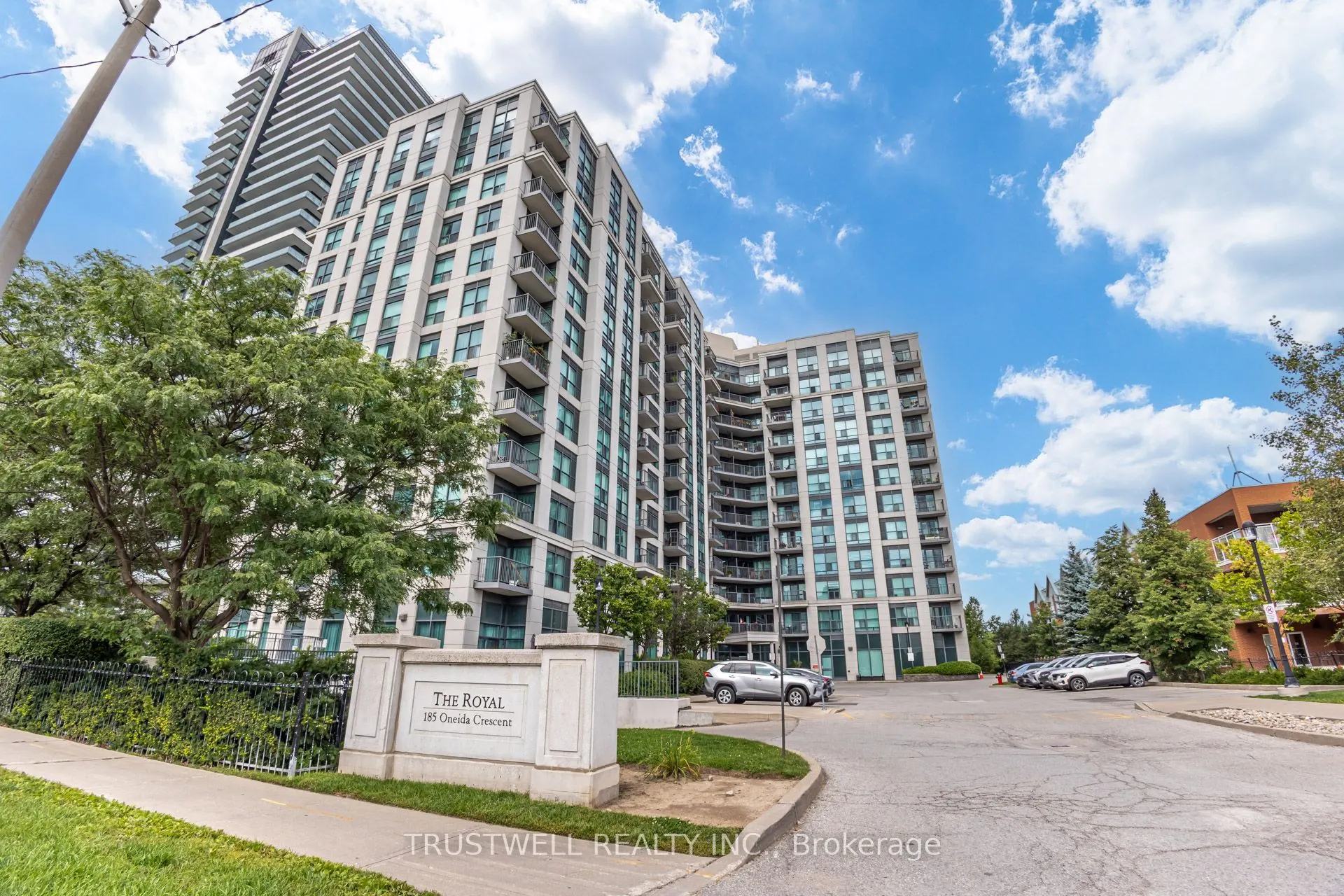 185 Oneida Crescent #808