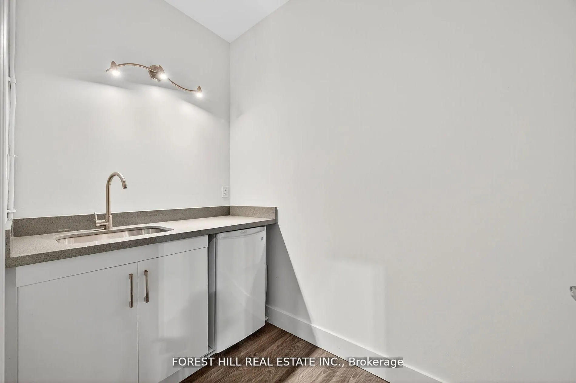 241 Edgeley Boulevard #11