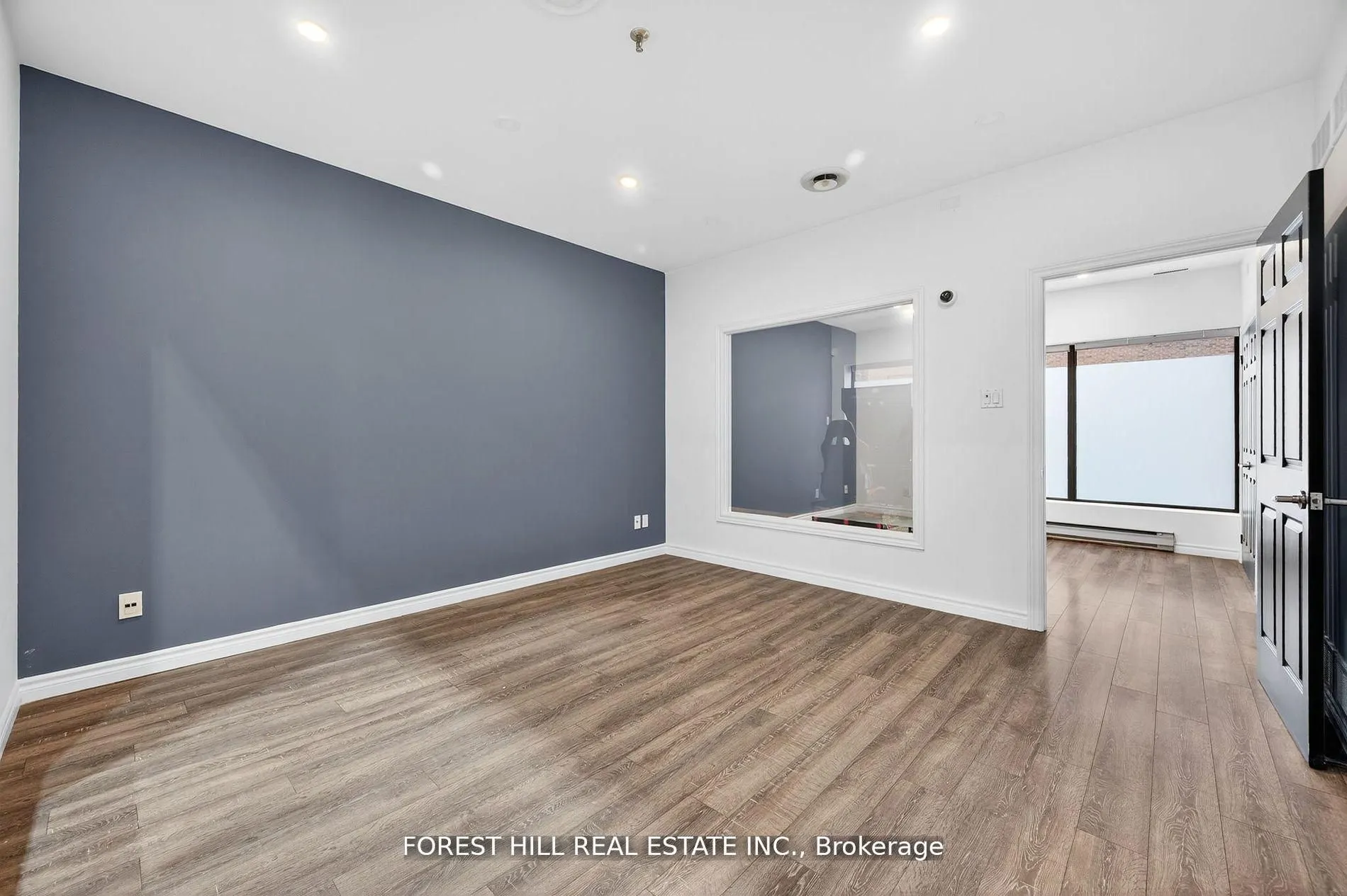 241 Edgeley Boulevard #11