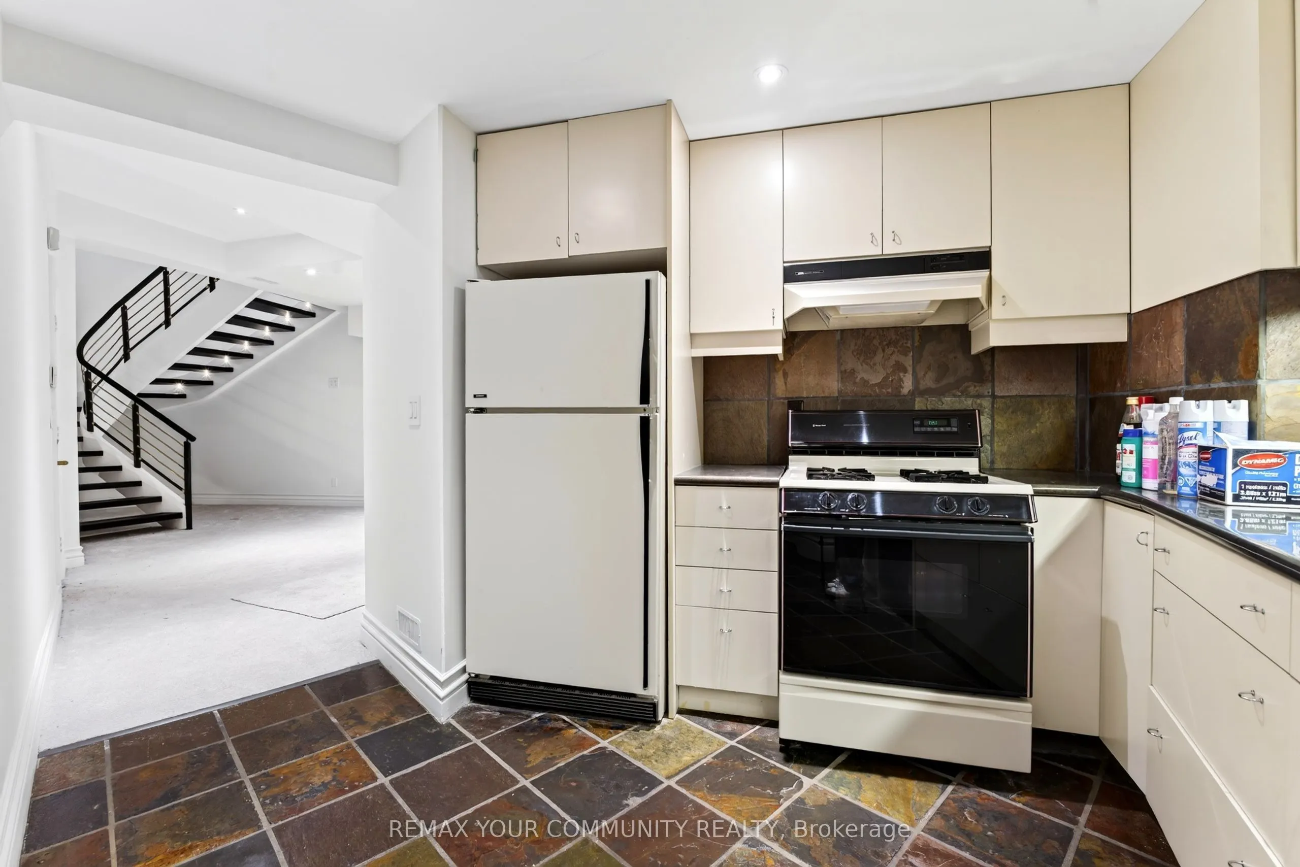 76 Silver Fox Place
