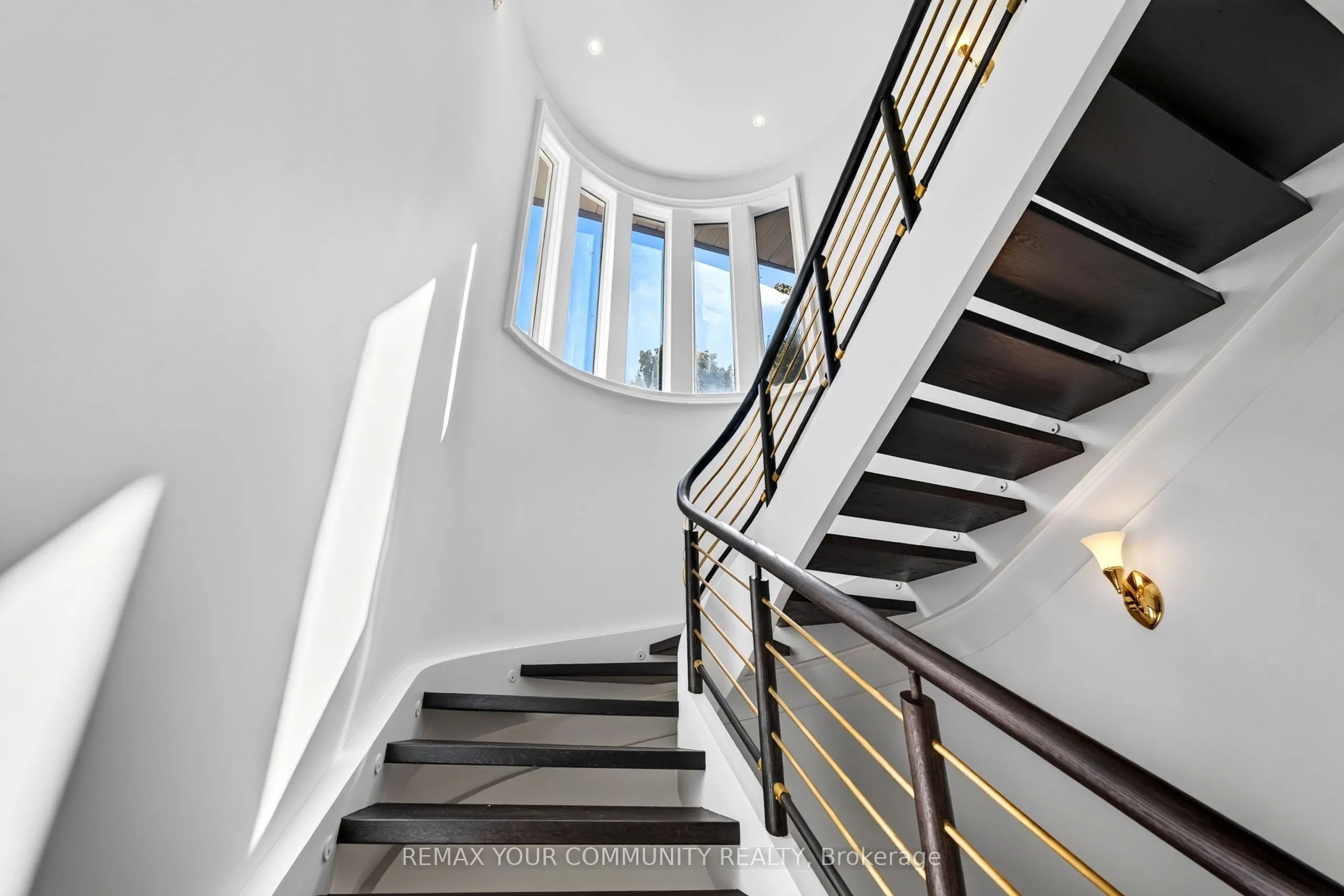 76 Silver Fox Place