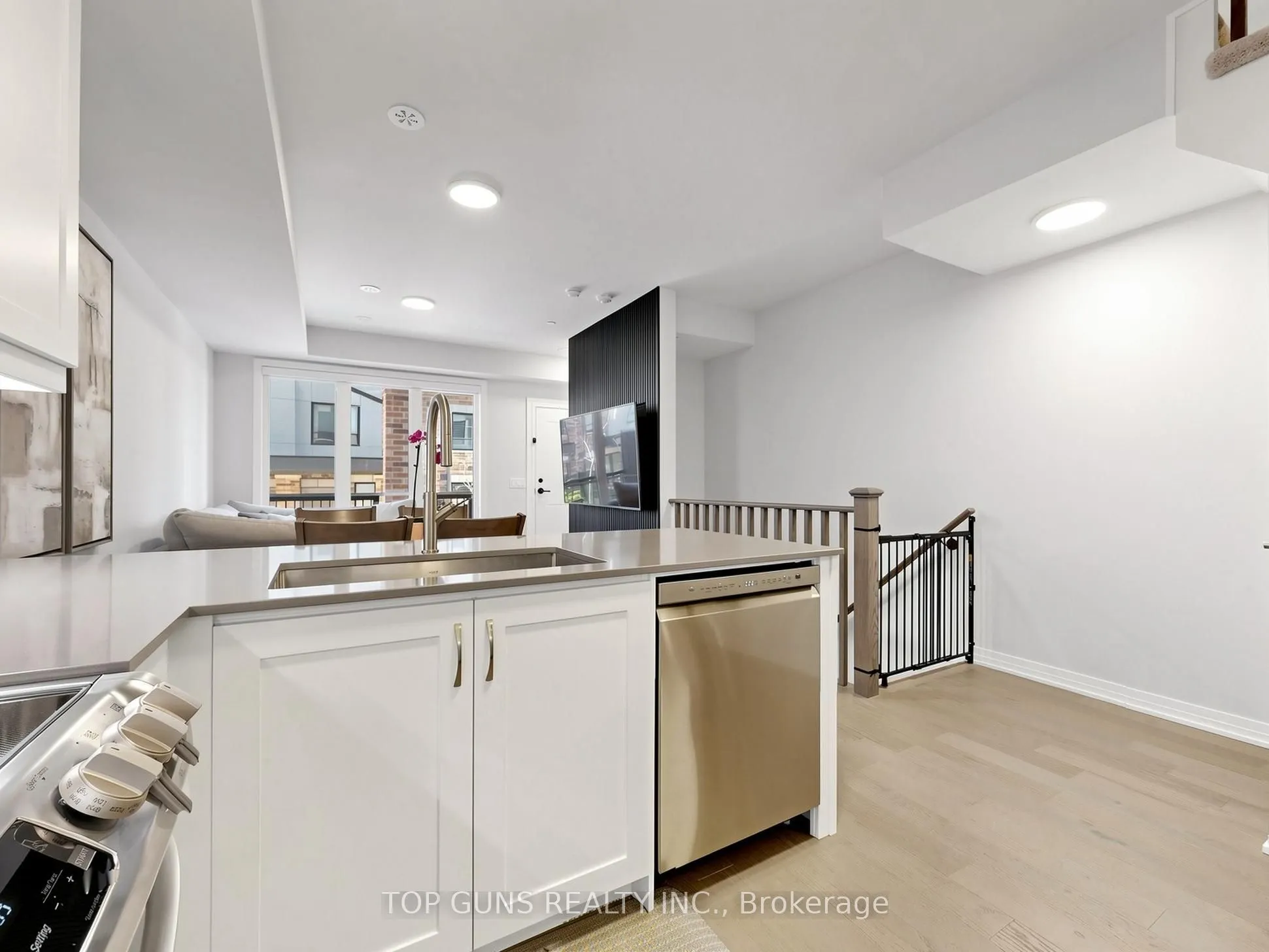 50 Baynes Way #4