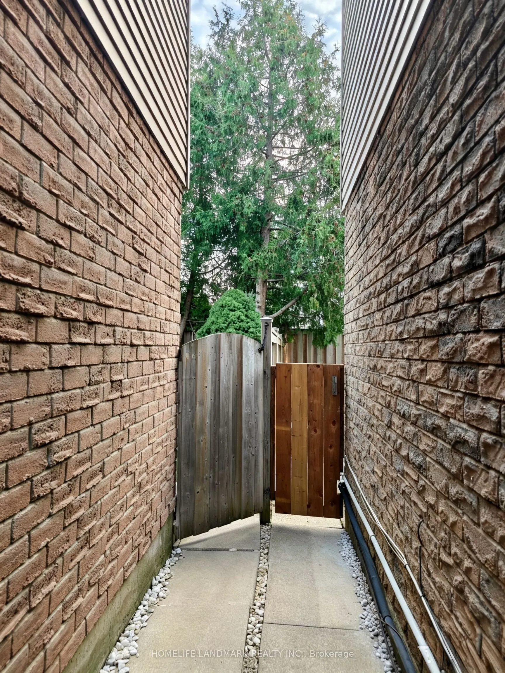 215 Bob O' Link Avenue