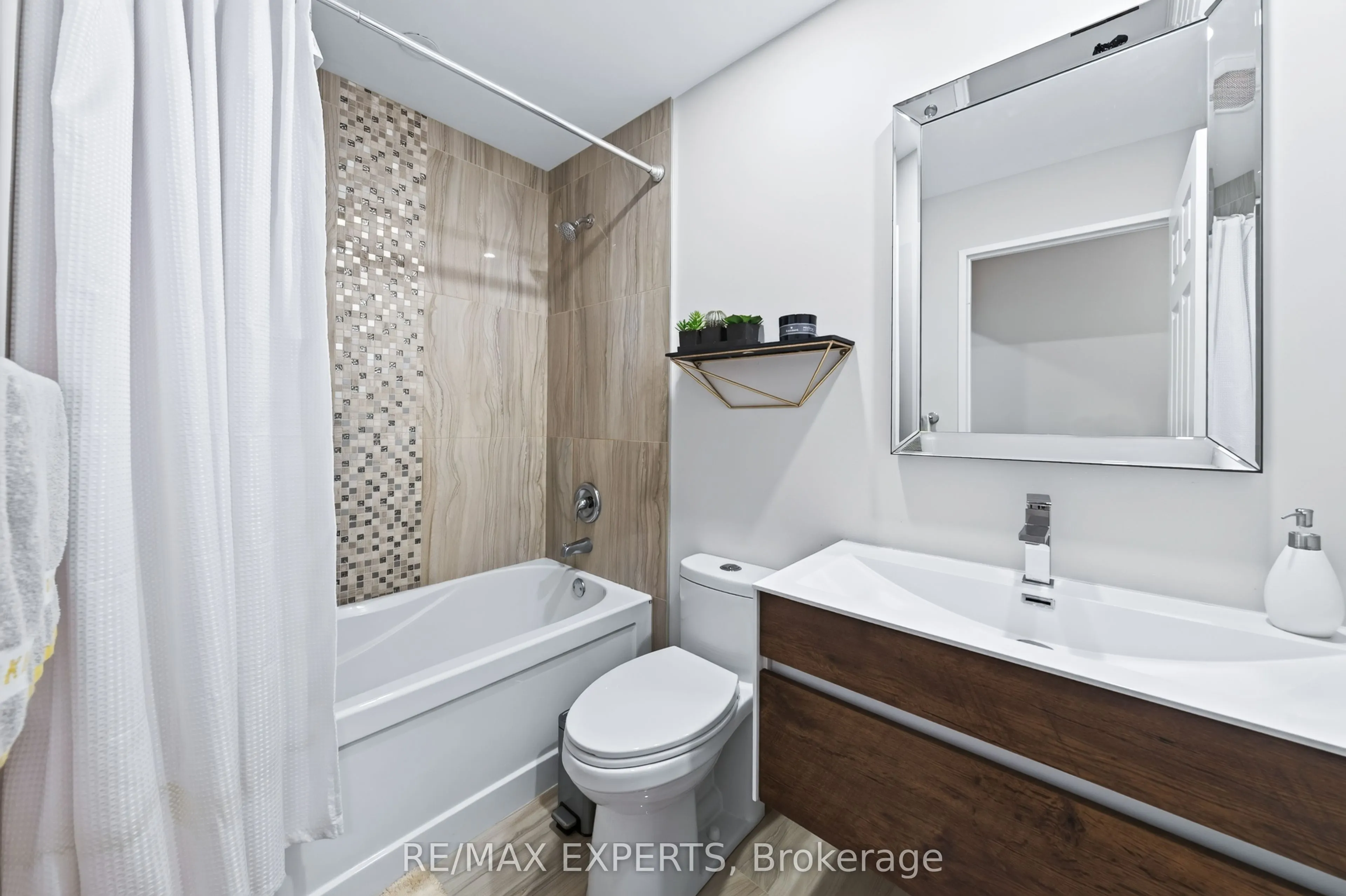 30 Harding Boulevard W #Ph01
