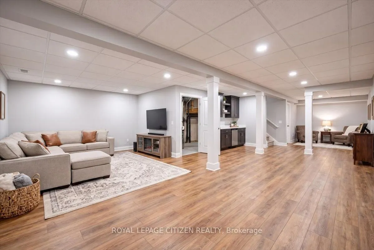 255 Shaftsbury Avenue #43
