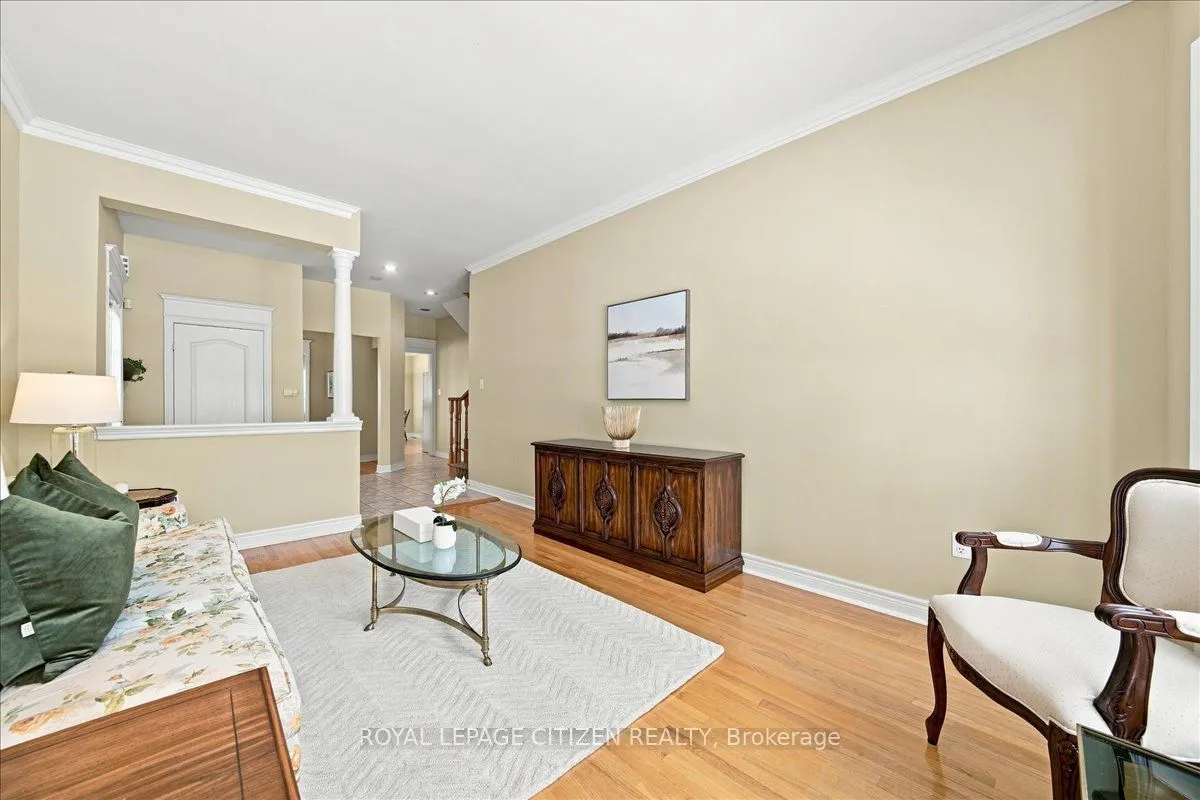 255 Shaftsbury Avenue #43
