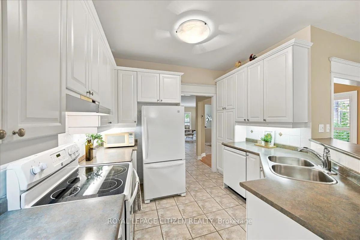 255 Shaftsbury Avenue #43
