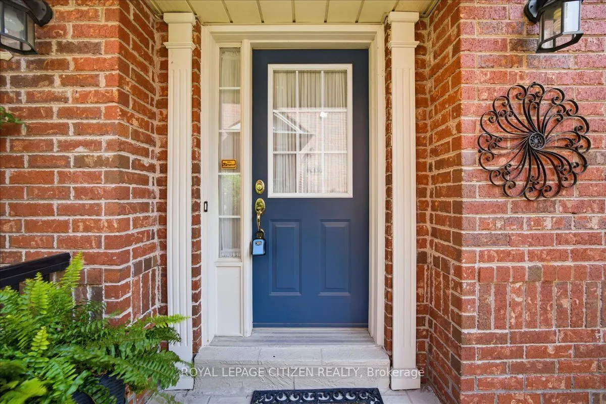 255 Shaftsbury Avenue #43