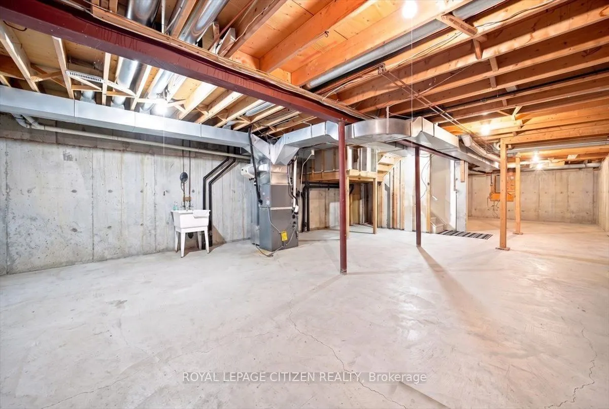 255 Shaftsbury Avenue #43