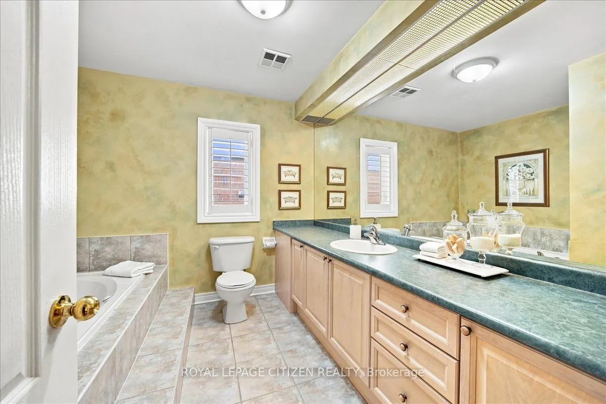 255 Shaftsbury Avenue #43