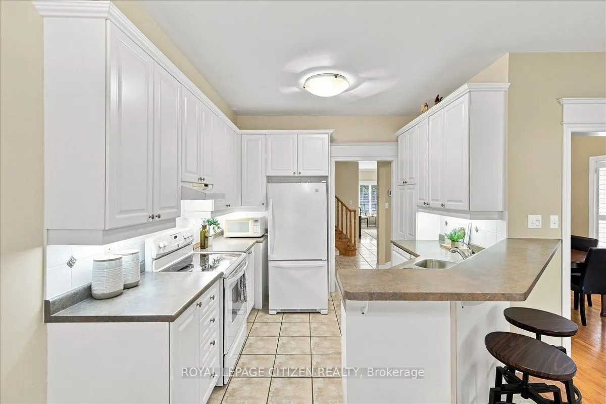 255 Shaftsbury Avenue #43