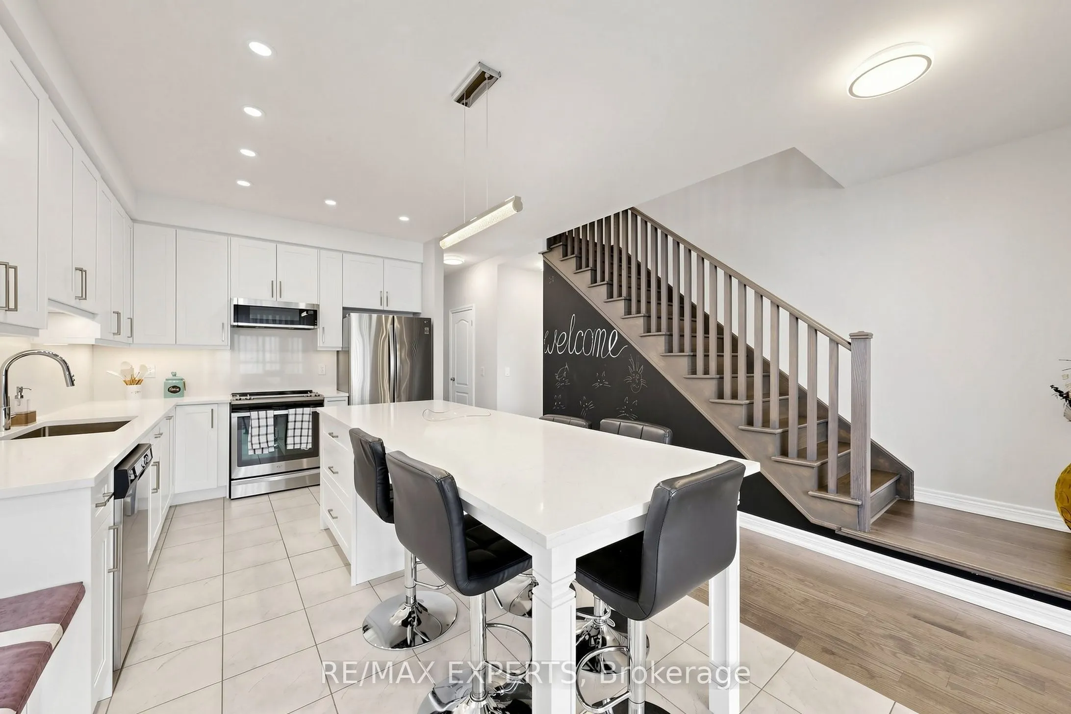9 Applegate Drive
