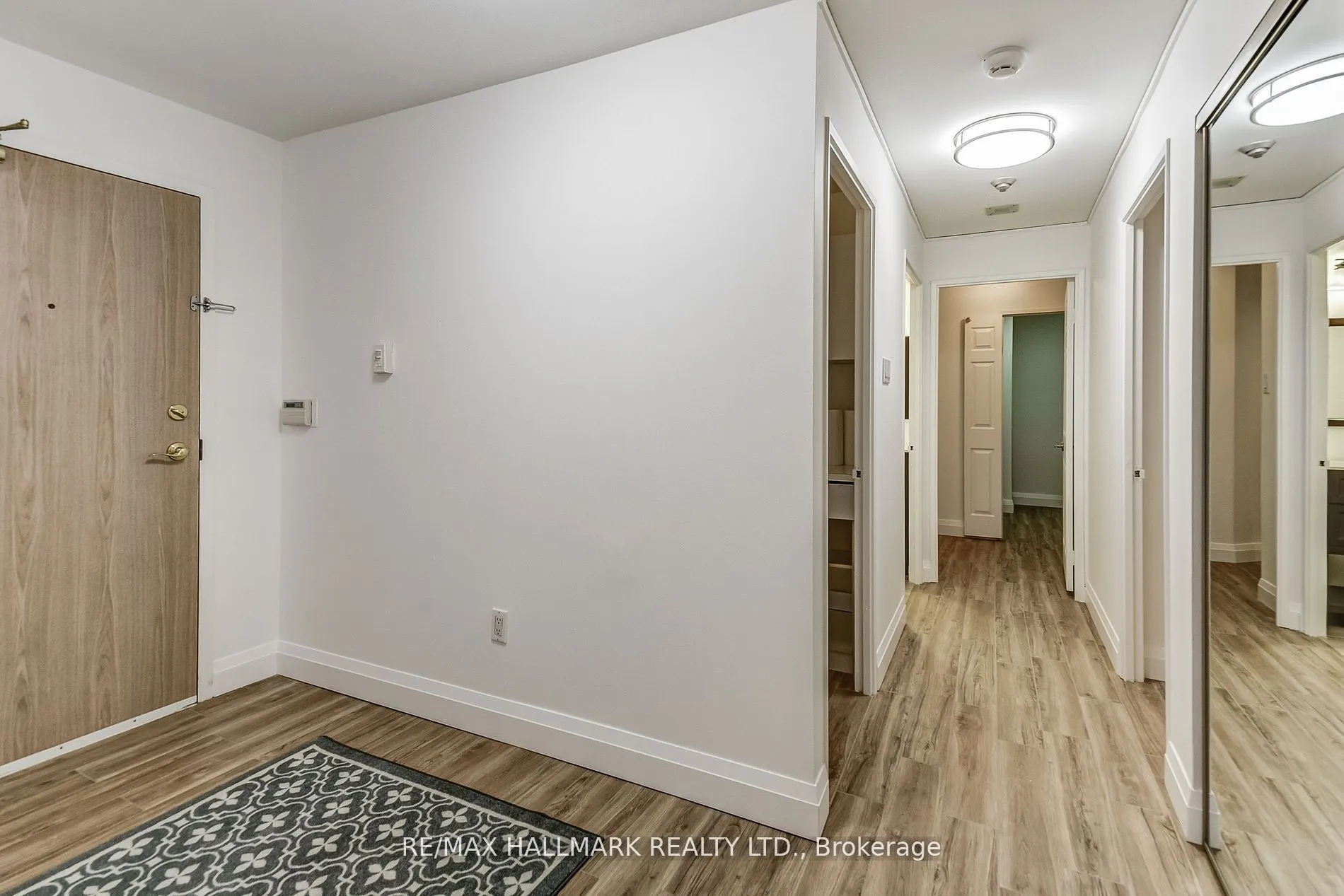 20 Harding Boulevard W #1211