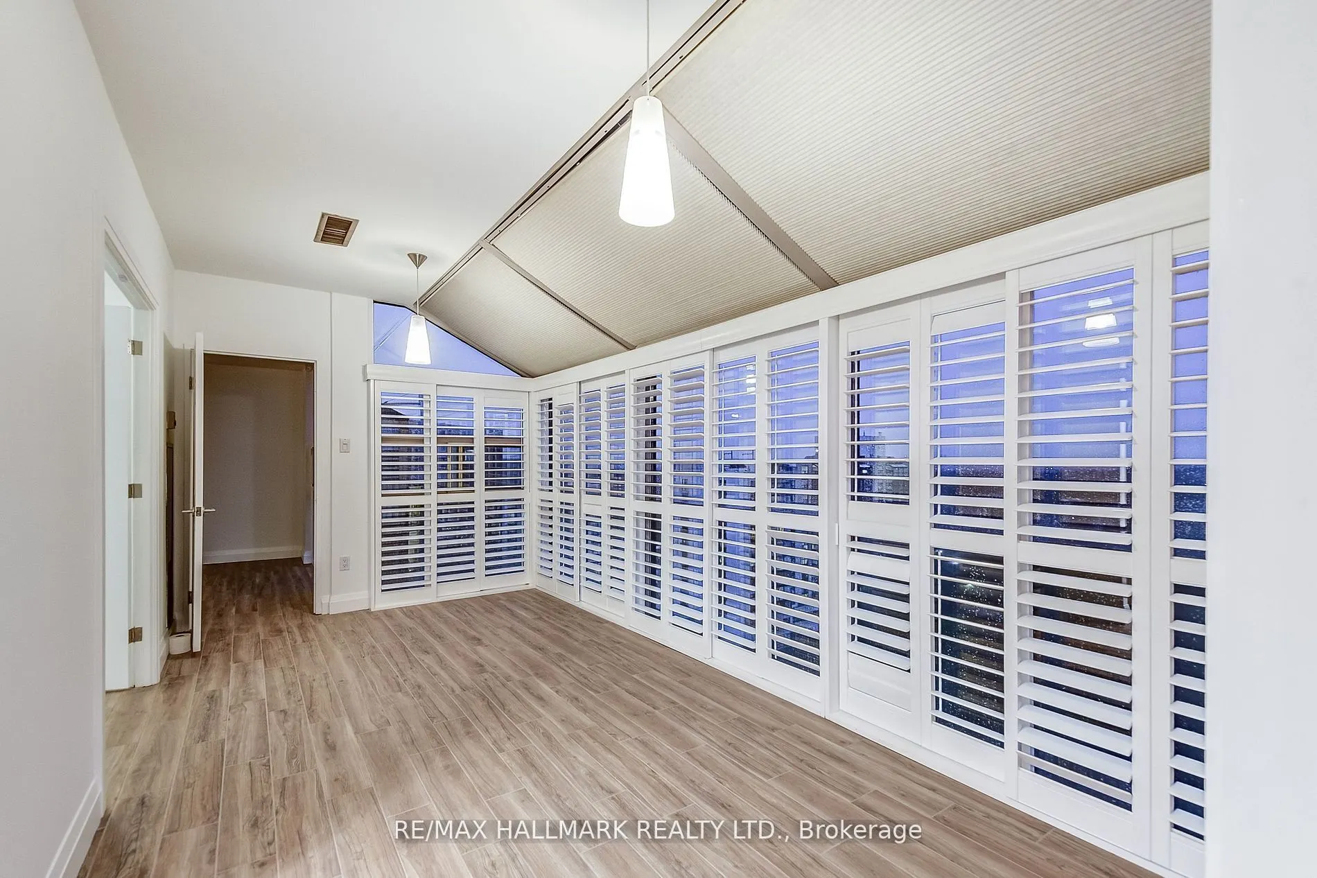20 Harding Boulevard W #1211