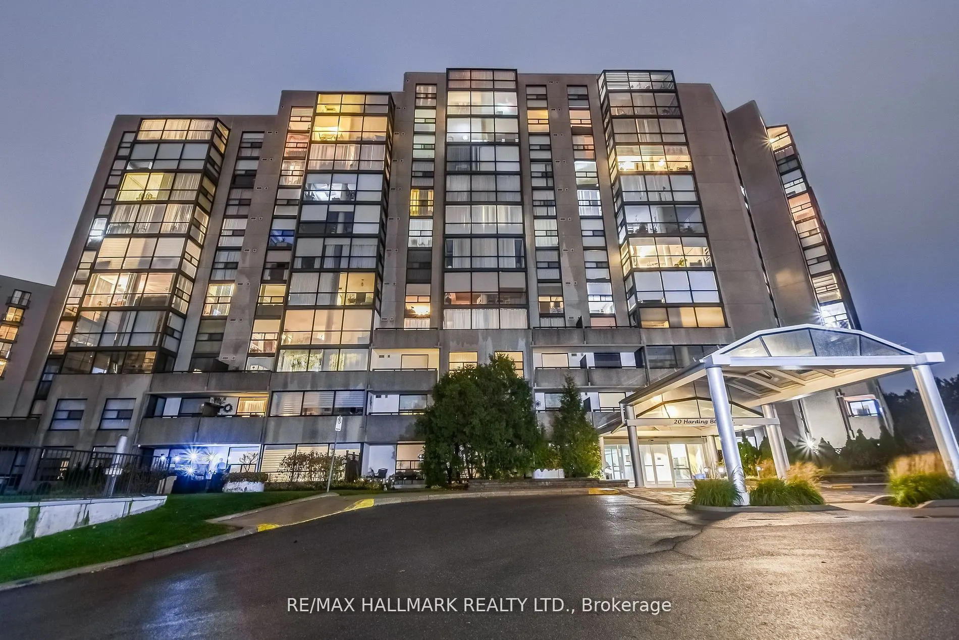 20 Harding Boulevard W #1211